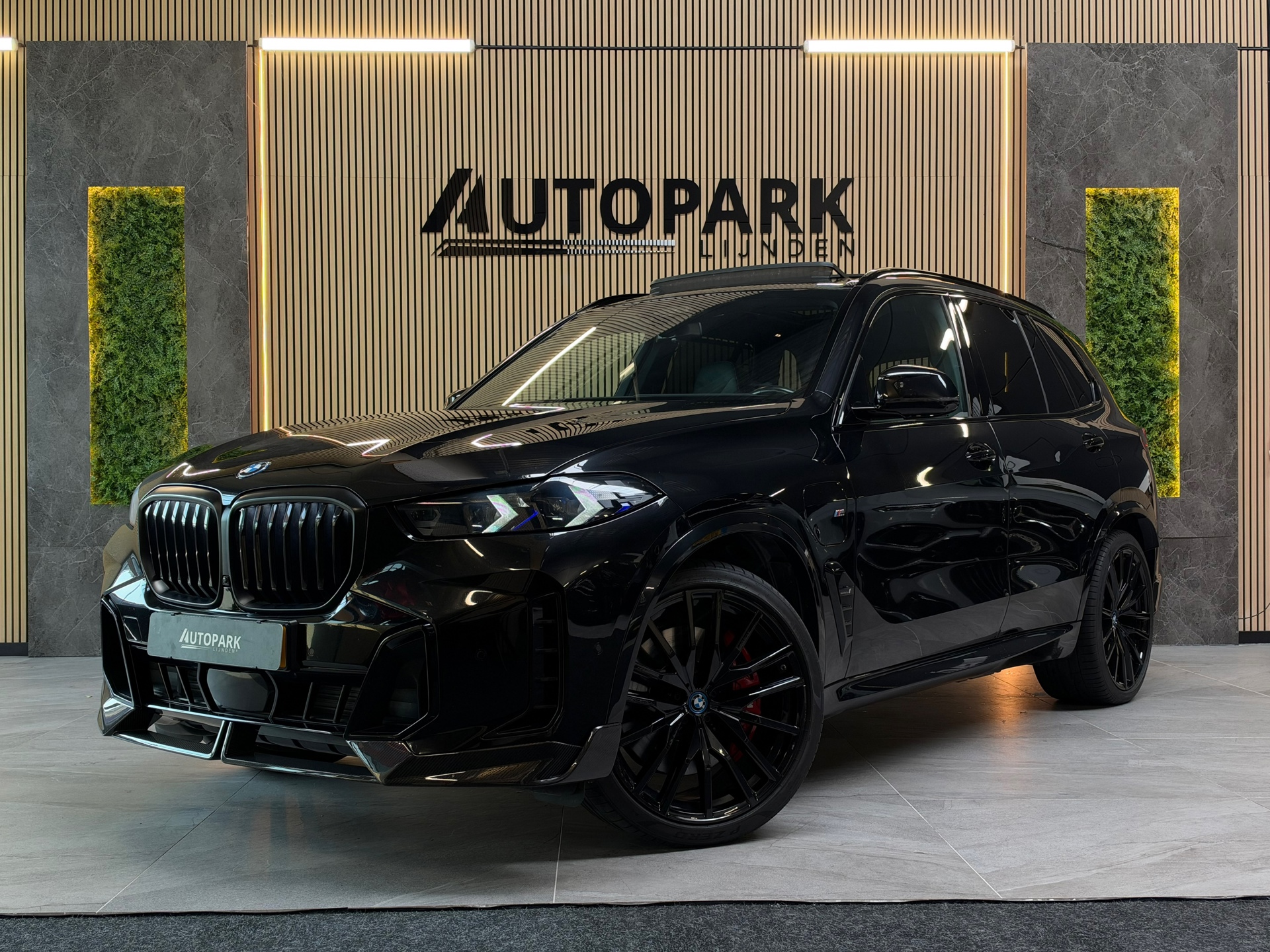 BMW X5 XDrive50e M-SPORT|PANO|H&K|SOFTCLOSE|HuD|360 CAMERA|MEMORY|KEYLESS|TREKHAAK|22INCH|489PK|BOMVOL! 2023 - voorkant
