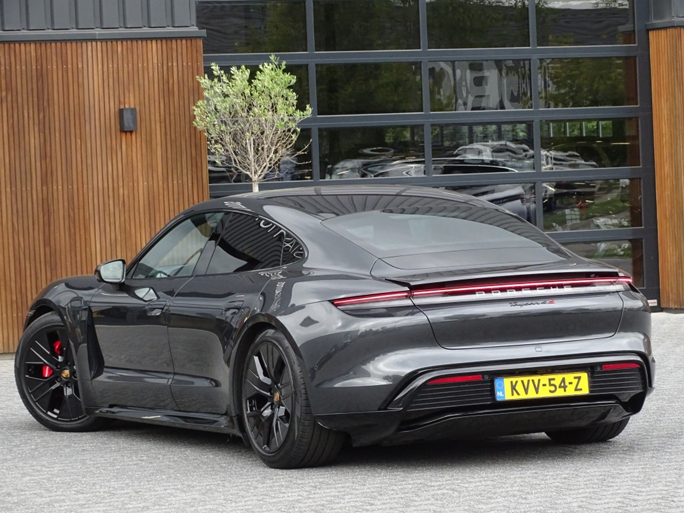 Foto van Porsche Taycan