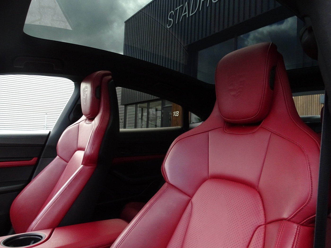 Foto van Porsche Taycan