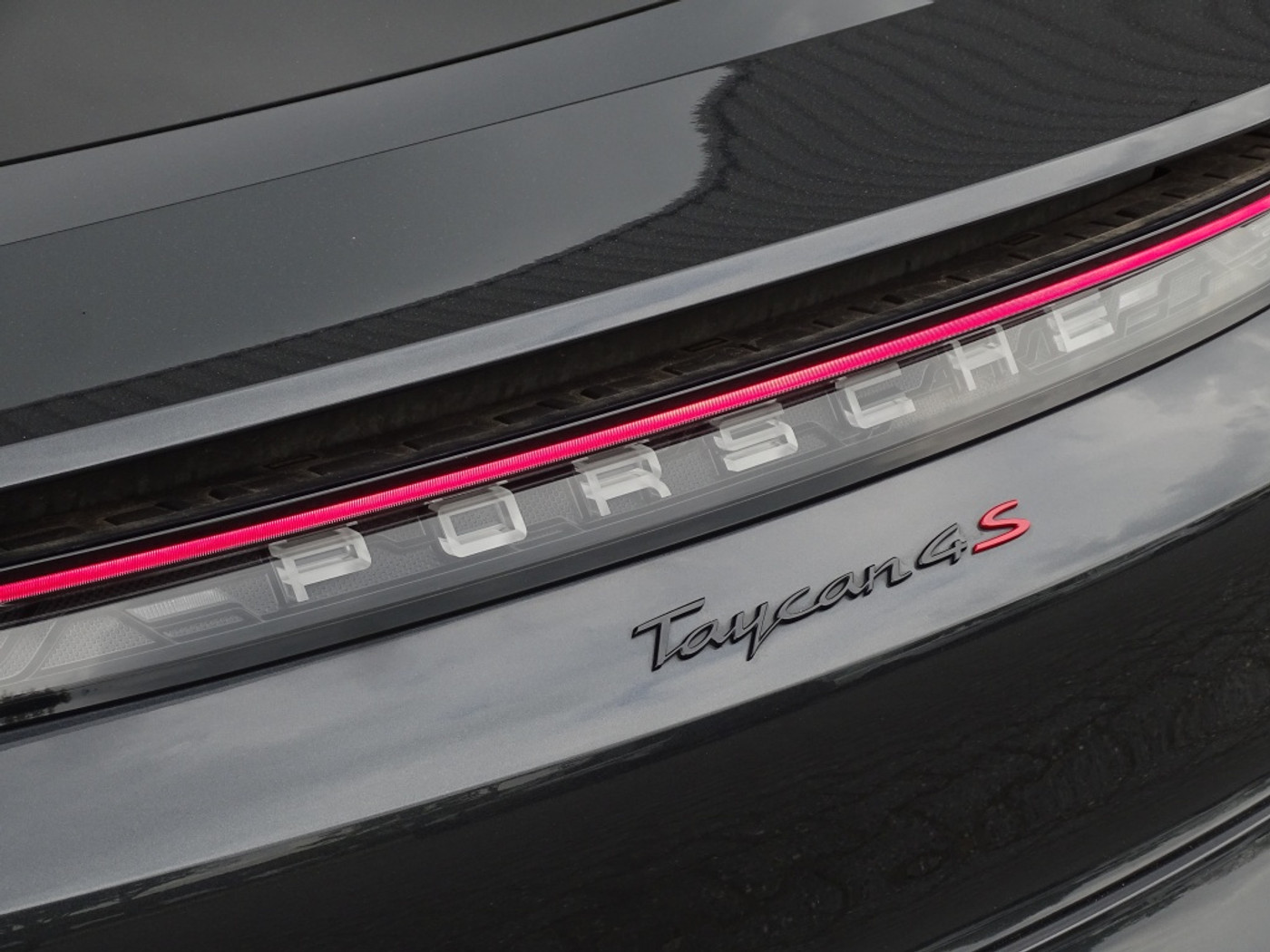 Foto van Porsche Taycan