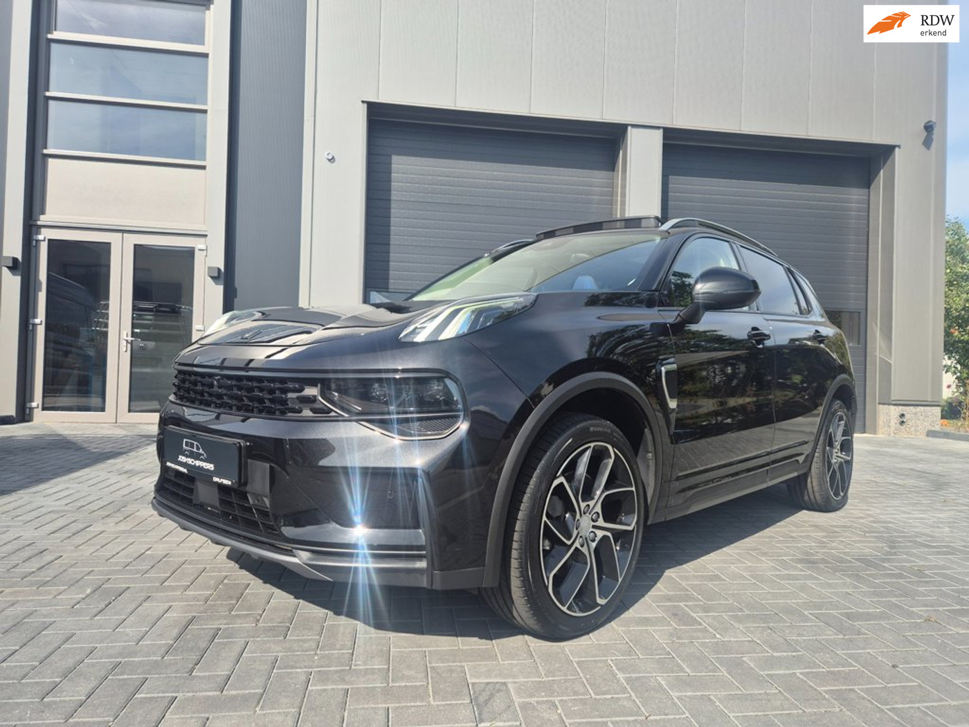LYNK & Co 01 1.5 Pano Black edition 2023 Plug-in 2023 - voorkant