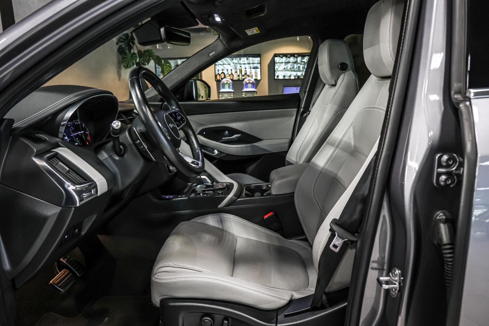 Foto van Jaguar E-pace