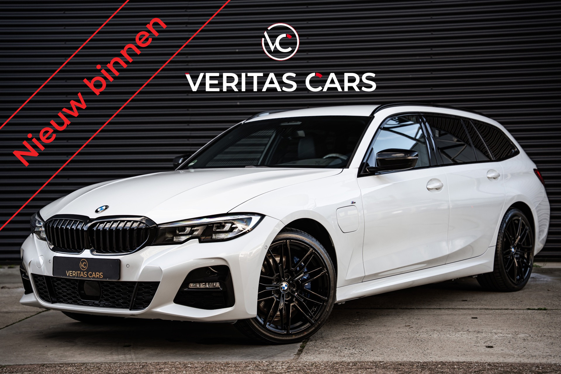 BMW 3-serie Touring 330e xDrive 292PK|BTW|Head-Up|Sfeer|Rijmodus|Dodehoek Assist|Camera|Carplay|Full Led e.o. 2020 - voorkant