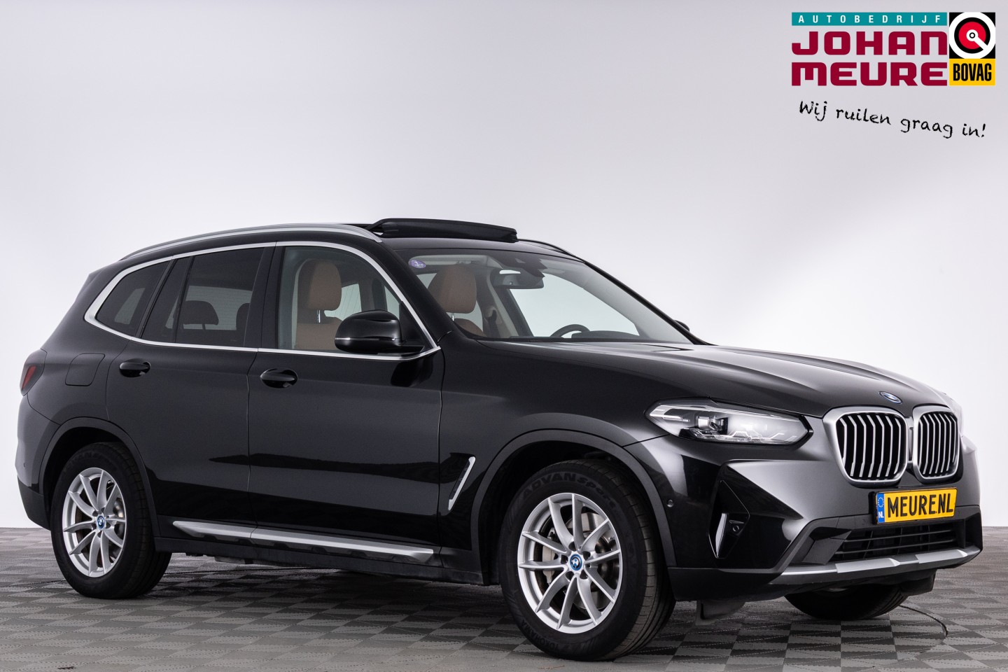 BMW X3 xDrive30e High Executive | PANORAMADAK | LEDER | PHEV 2024 - voorkant