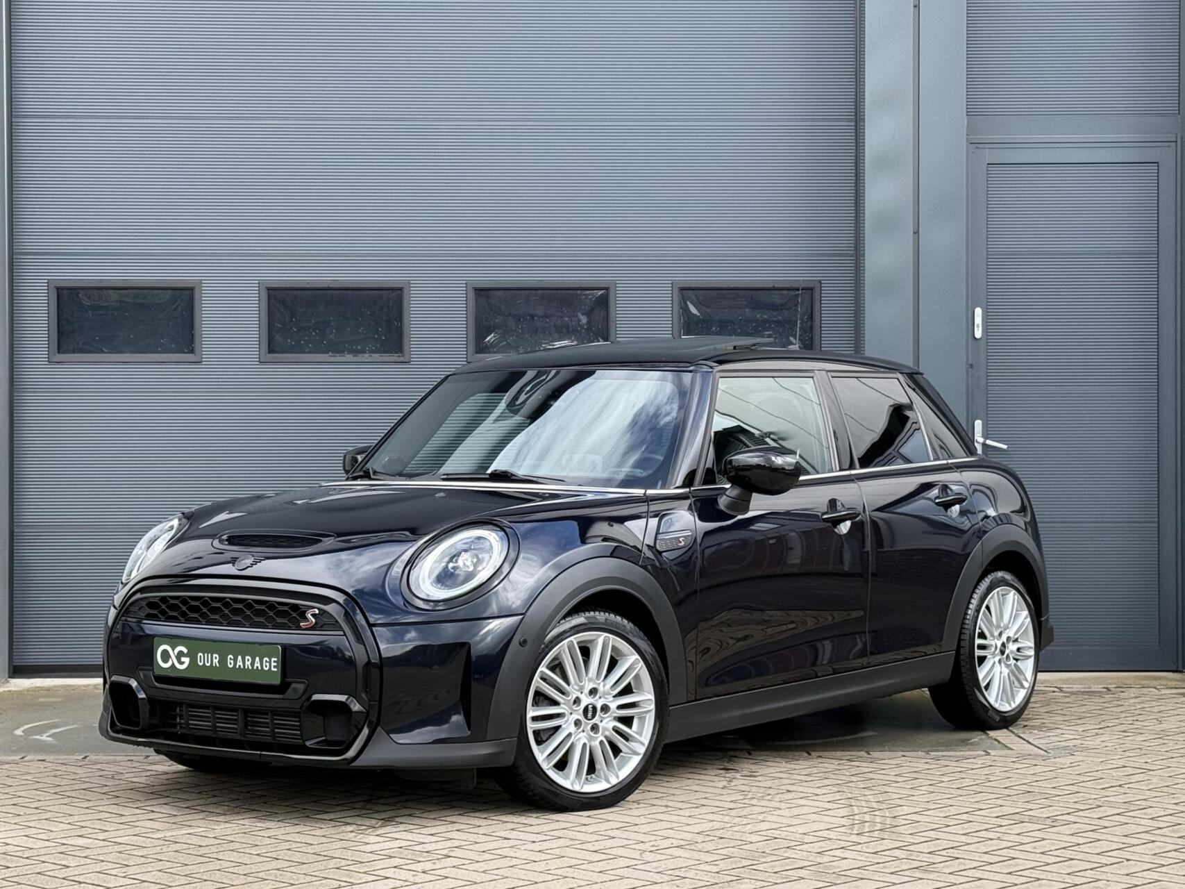 Mini 5-deurs 2.0 Cooper S Classic|H&K|Pano|Camera|Head up| 2023 - voorkant