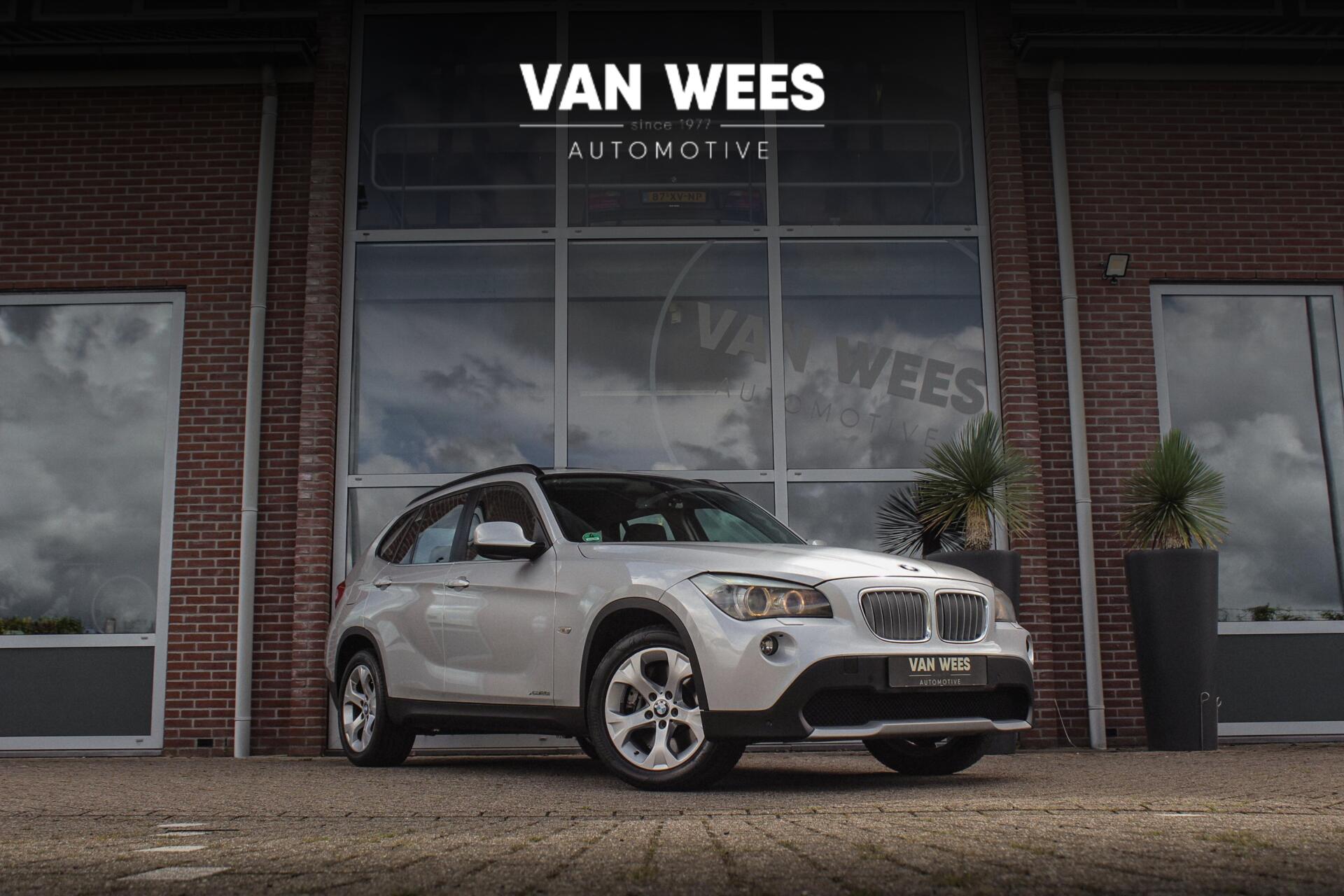 BMW X1 xDrive28i Executive | 2e eigenaar | Grootlichtassistent | HiFi audio | Panoramadak | Navigatie Professional | Bluetooth | Xenon | Stoelverwarming | Sportstuur | PDC 2011 - voorkant