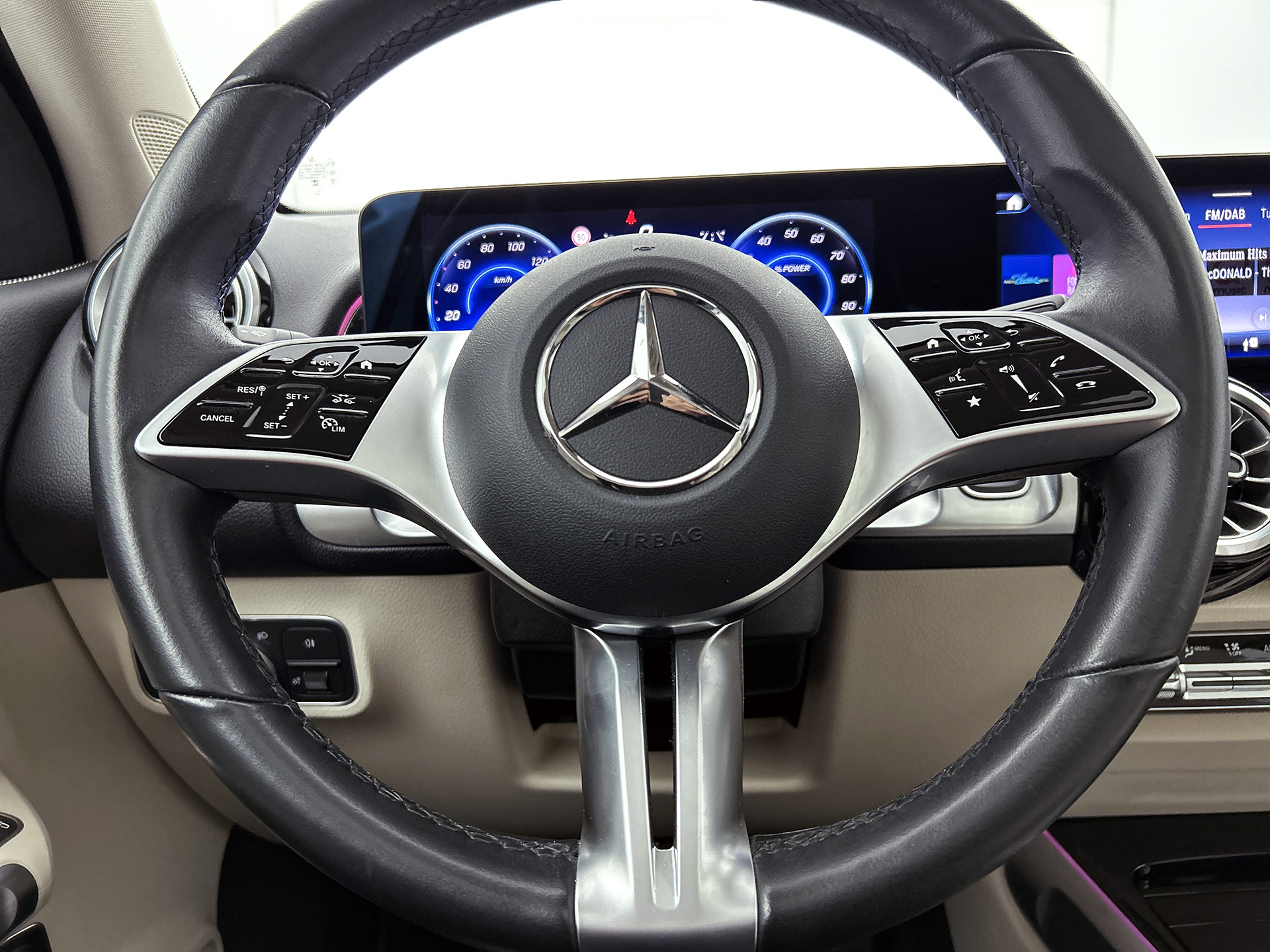 Foto van Mercedes-Benz Eqb