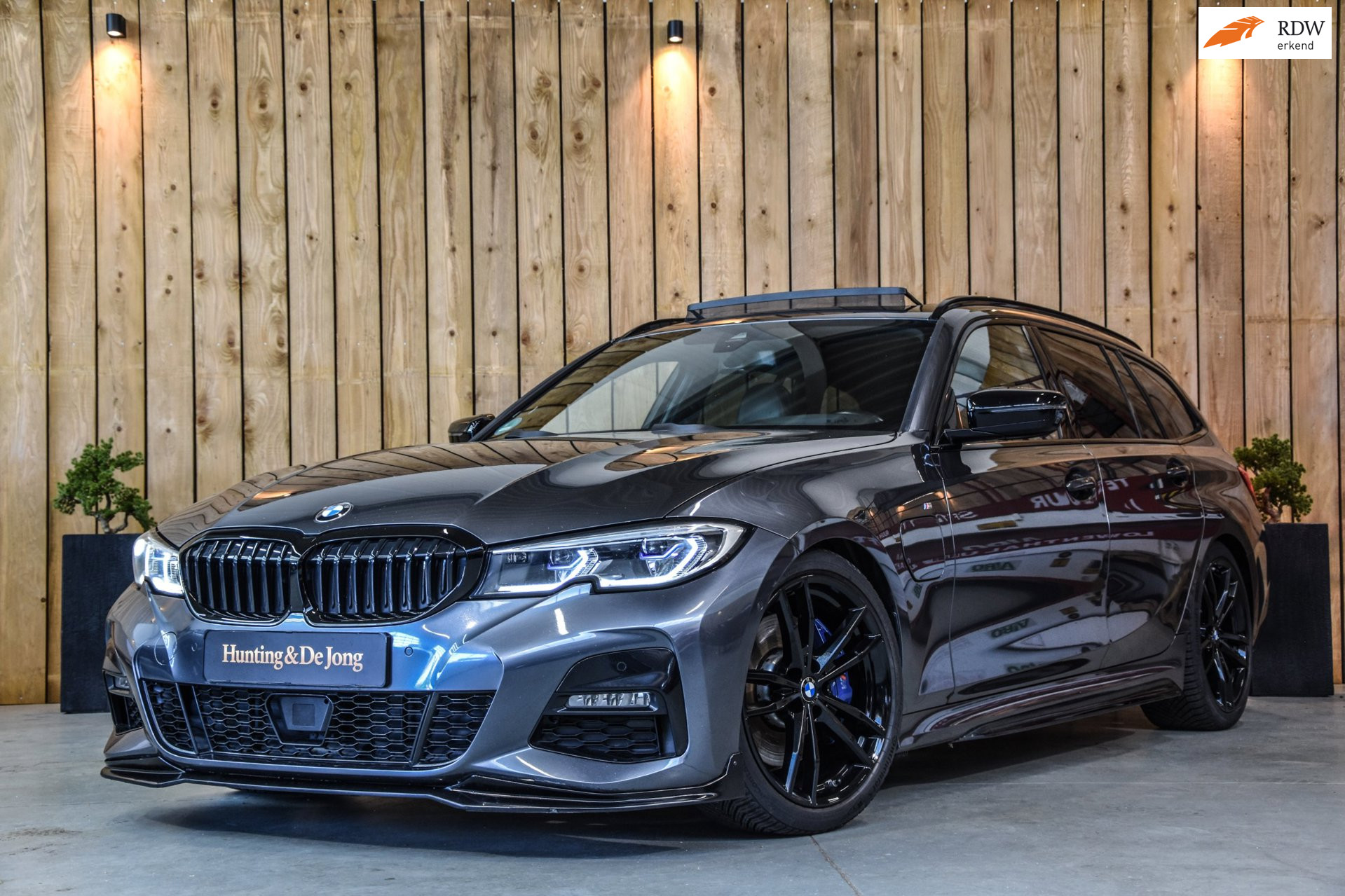 BMW 3-serie Touring 330e M-Sport *Pano*H/K*M-Performance*Trekhaak*Laser*Head-Up* 2020 - voorkant