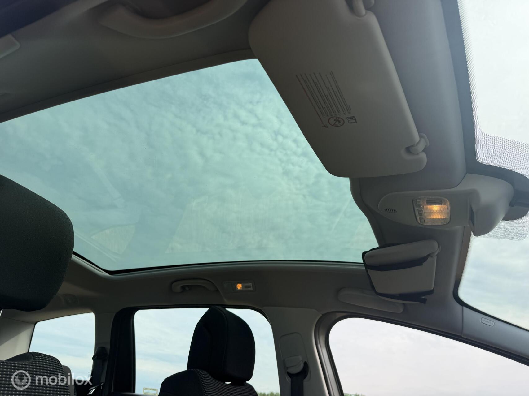 Foto van Peugeot 5008