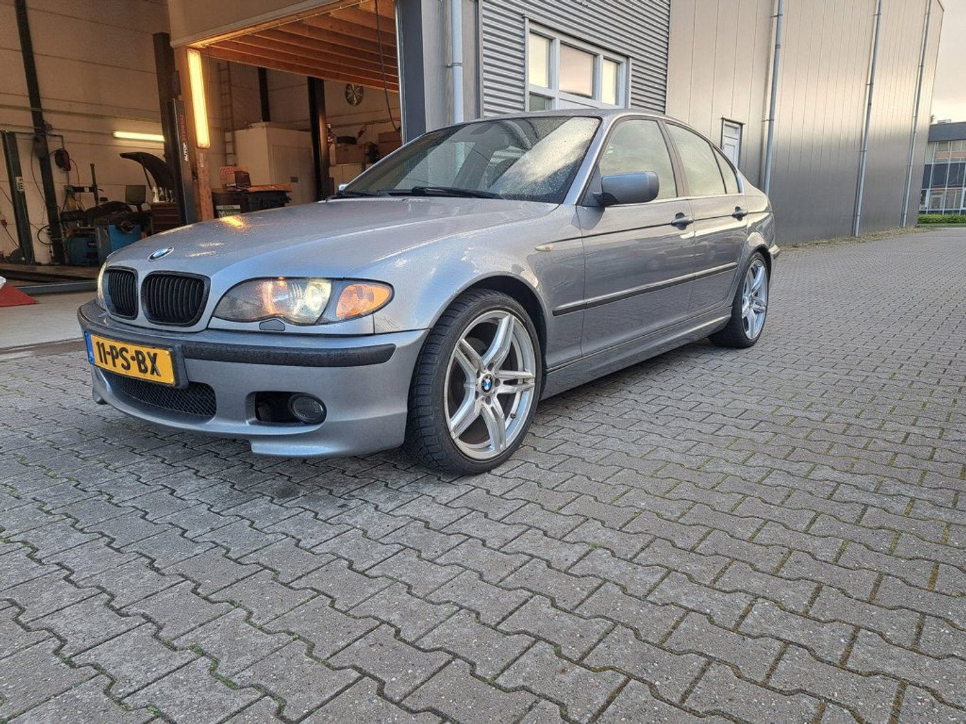 BMW 3er Reihe 325i Special Edition 2004 - voorkant