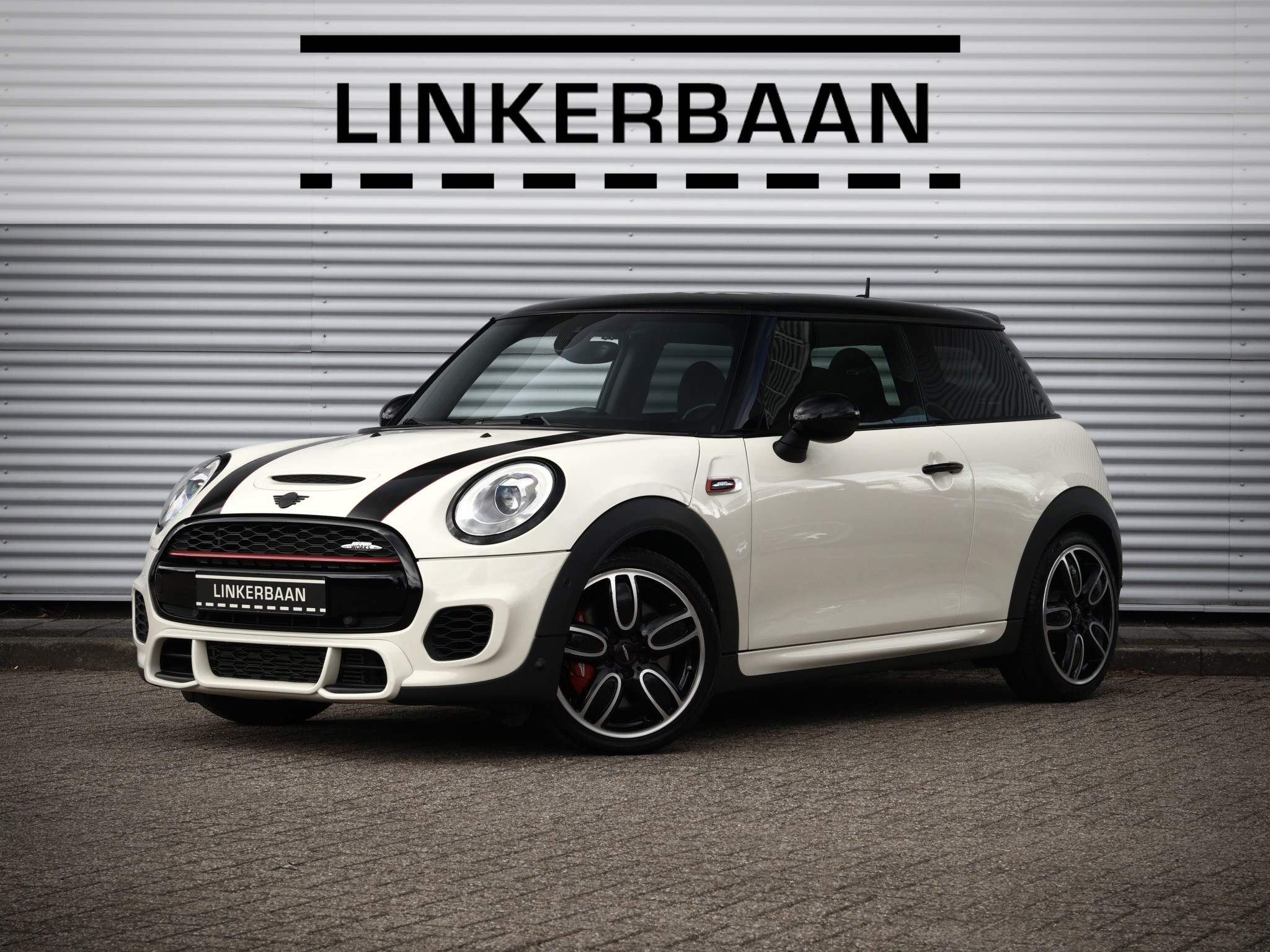 Mini John Cooper Works 2.0 JCW 231pk | Chili | Panodak | Black Pack | ACC | Sportuitlaat | 18 inch | 2017 - voorkant