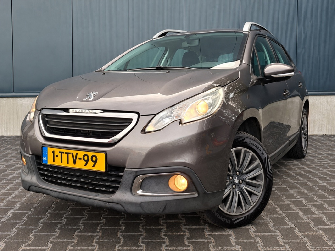 Peugeot 2008 1.2 VTi Active | Trekhaak | Bluetooth | NAP | Distributie vervangen | Hoge instap | 2014 - voorkant