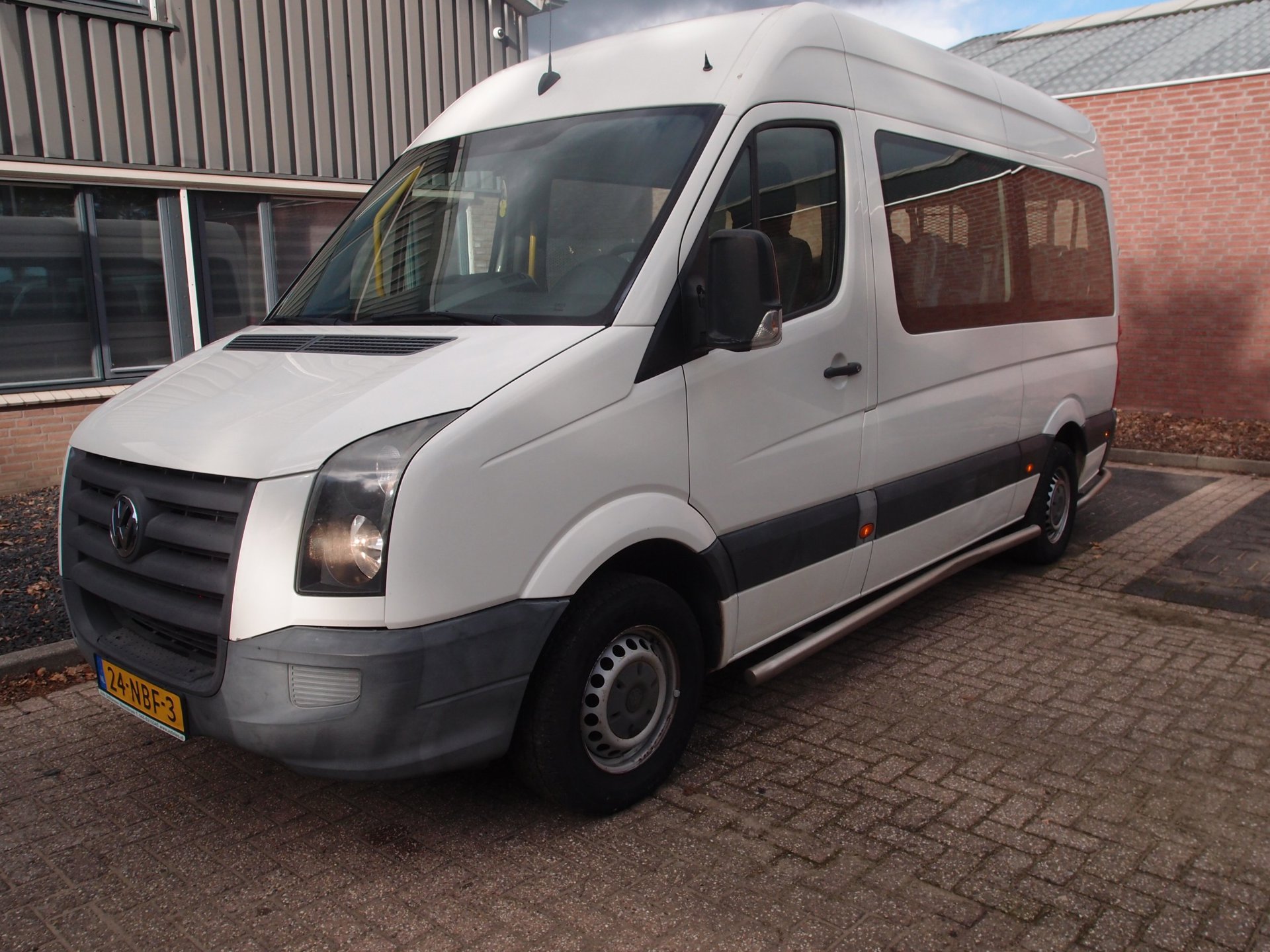 Volkswagen Crafter 35 2.5 TDI L2H1 2010 - voorkant