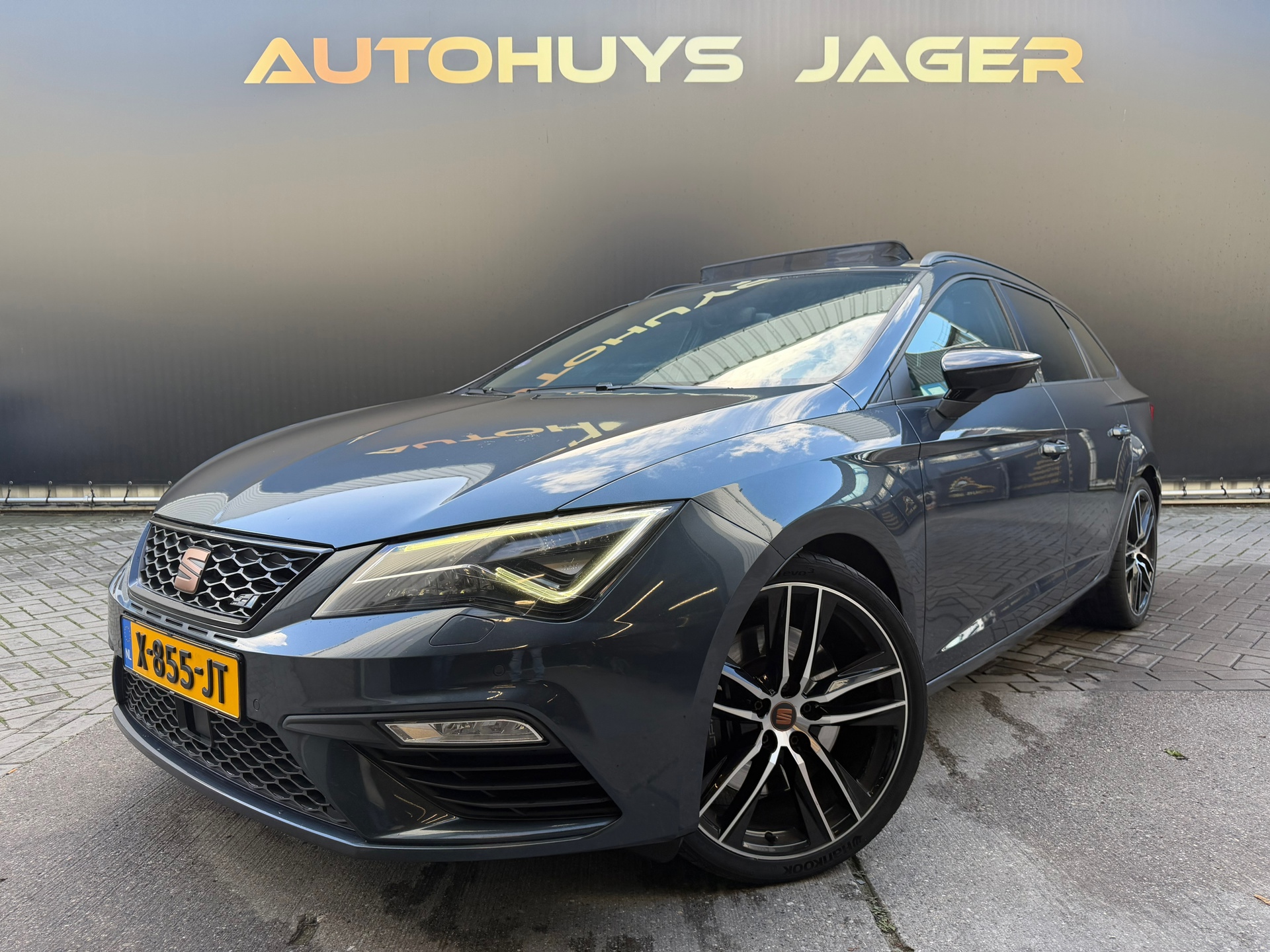 Seat Leon Sportourer ST 2.0 TSI 4DRIVE CUPRA Ultimate Edition Pano Virtual Camera Cruise 2019 - voorkant