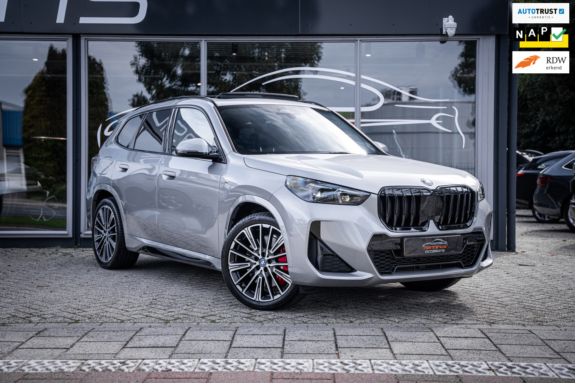BMW X1 Xdrive25e XDrive25e M Sport|Shadowline|InnovationPack|Leder|Panoramadak|CarPlay|Memory|Camera|Dealer Onderhouden|ACC|Harman/Kardon| 2024 - voorkant