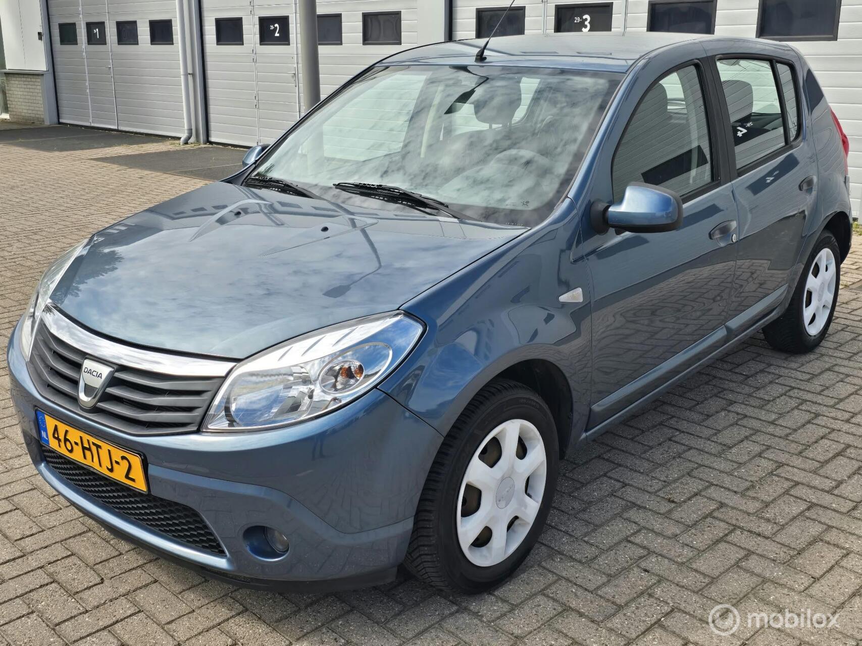 Dacia Sandero 1.4 Lauréate|1e Eigenaar|Airco|Elektr.ramen|Bluetooth|NAP| 2009 - voorkant
