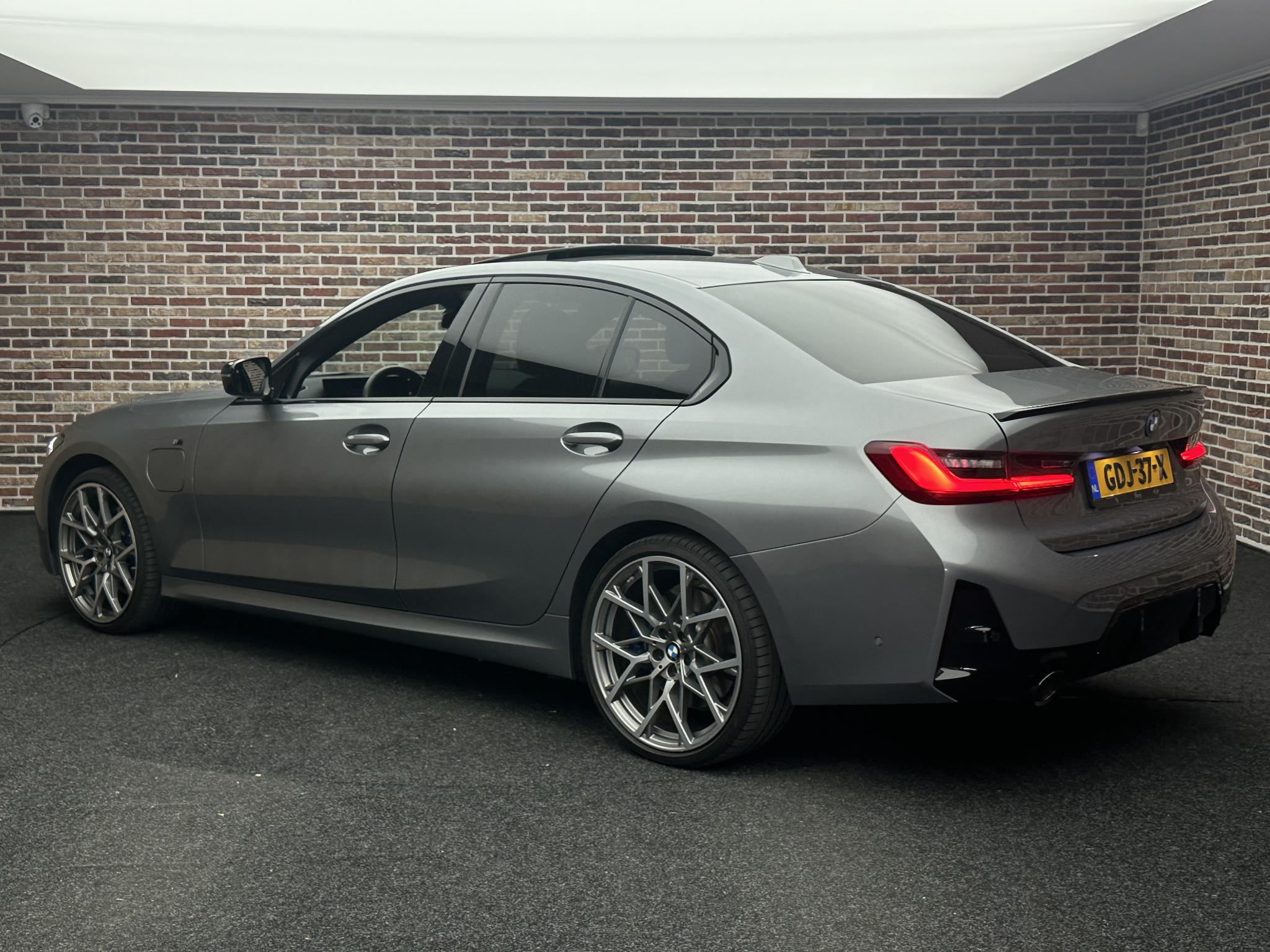 Foto van BMW 330e