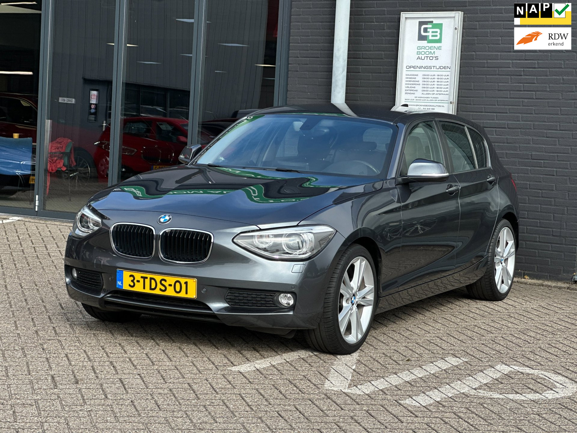 BMW 125i 125i High Executive/1STE EIG/218-PK/CAMERA/NAVI/NL-AUTO NAP!! 2014 - voorkant