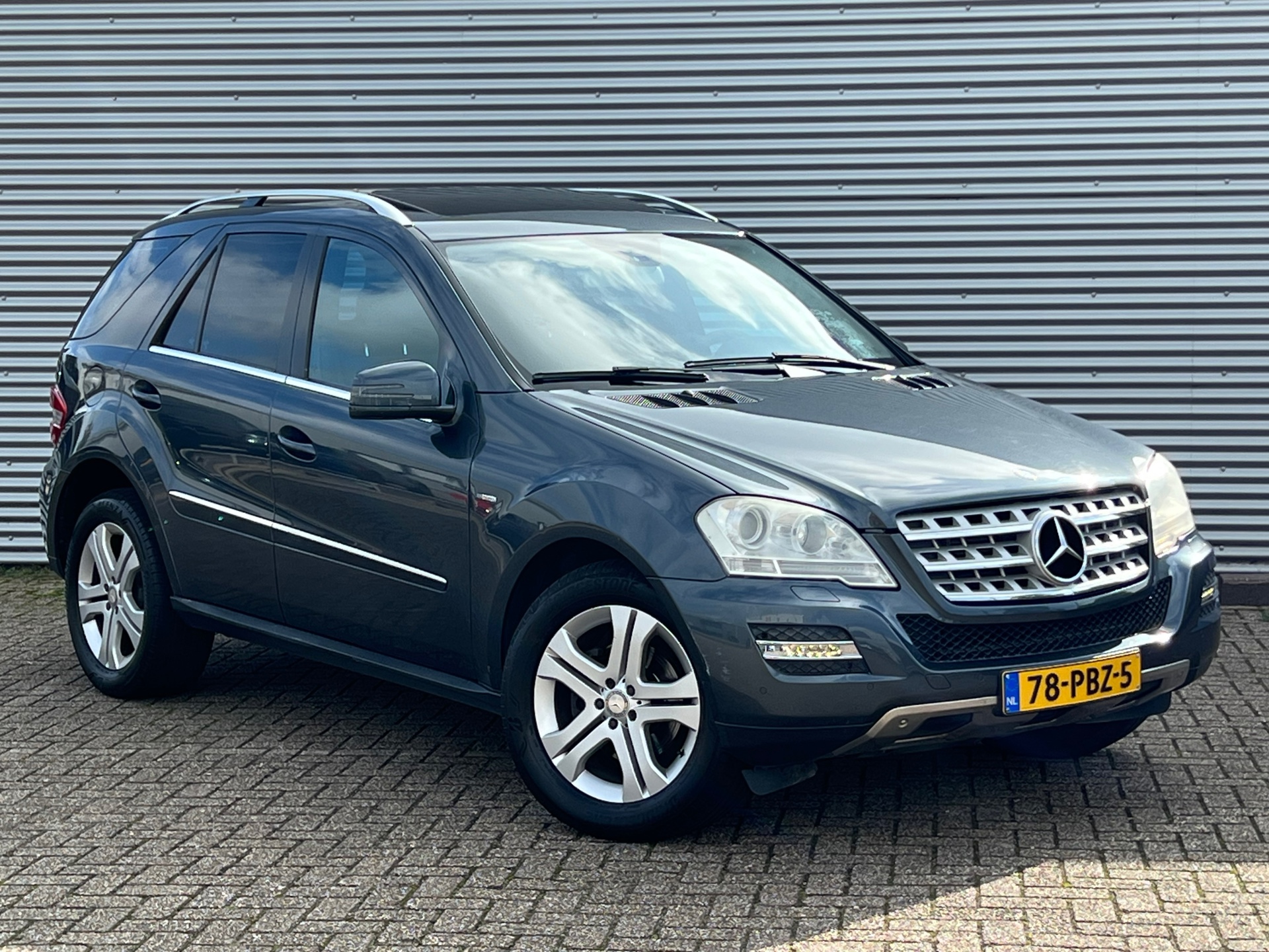 Mercedes-Benz ML 300 CDI 4Matic 300 CDI BlueEFFICIENCY| SCHUIFDAK | NL AUTO | NAP | NAVI | CAMERA | XENON | TREKHAAK | 2011 - voorkant