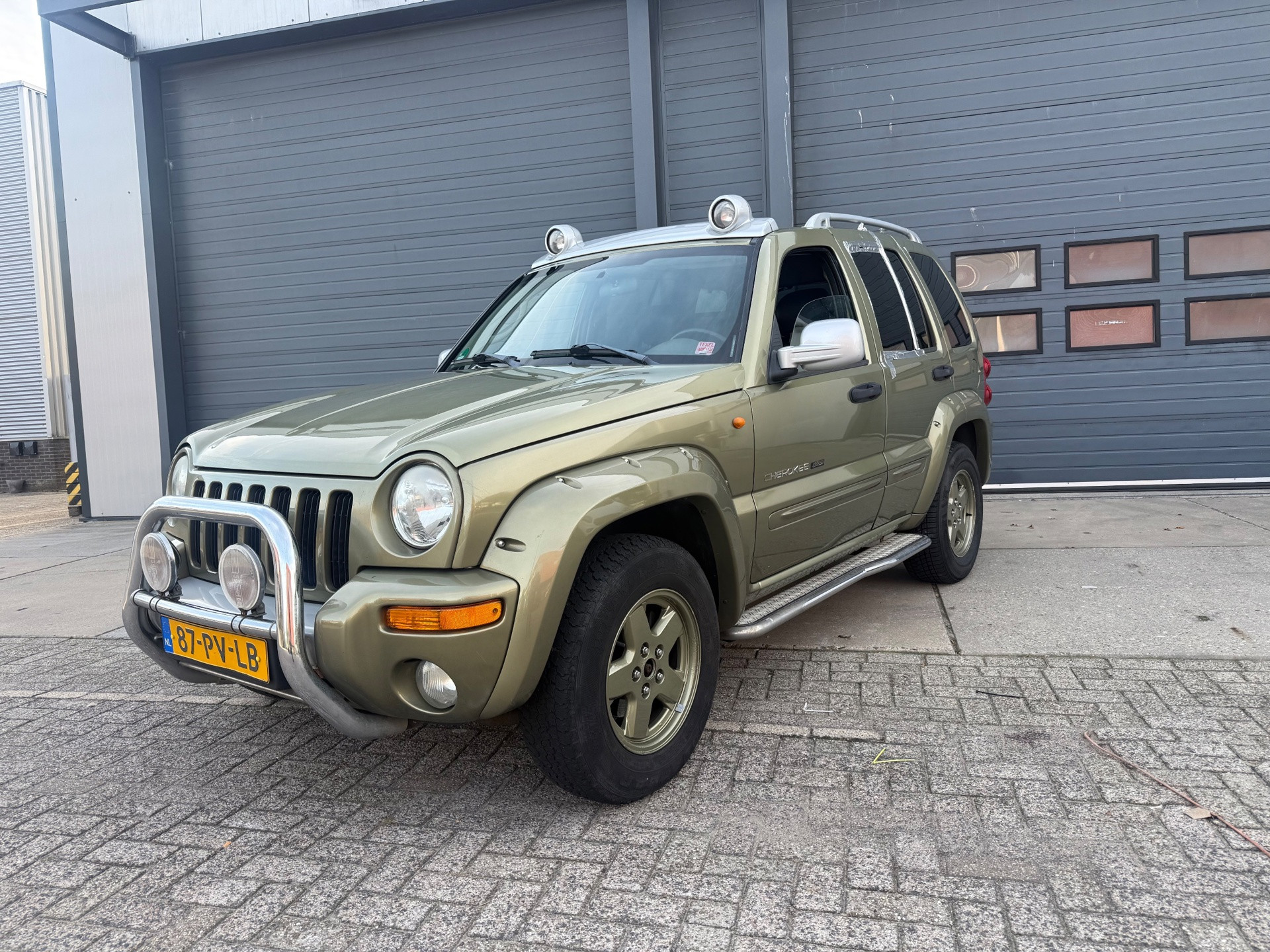 Jeep Cherokee 3.7i V6 Renegade 2005 - voorkant