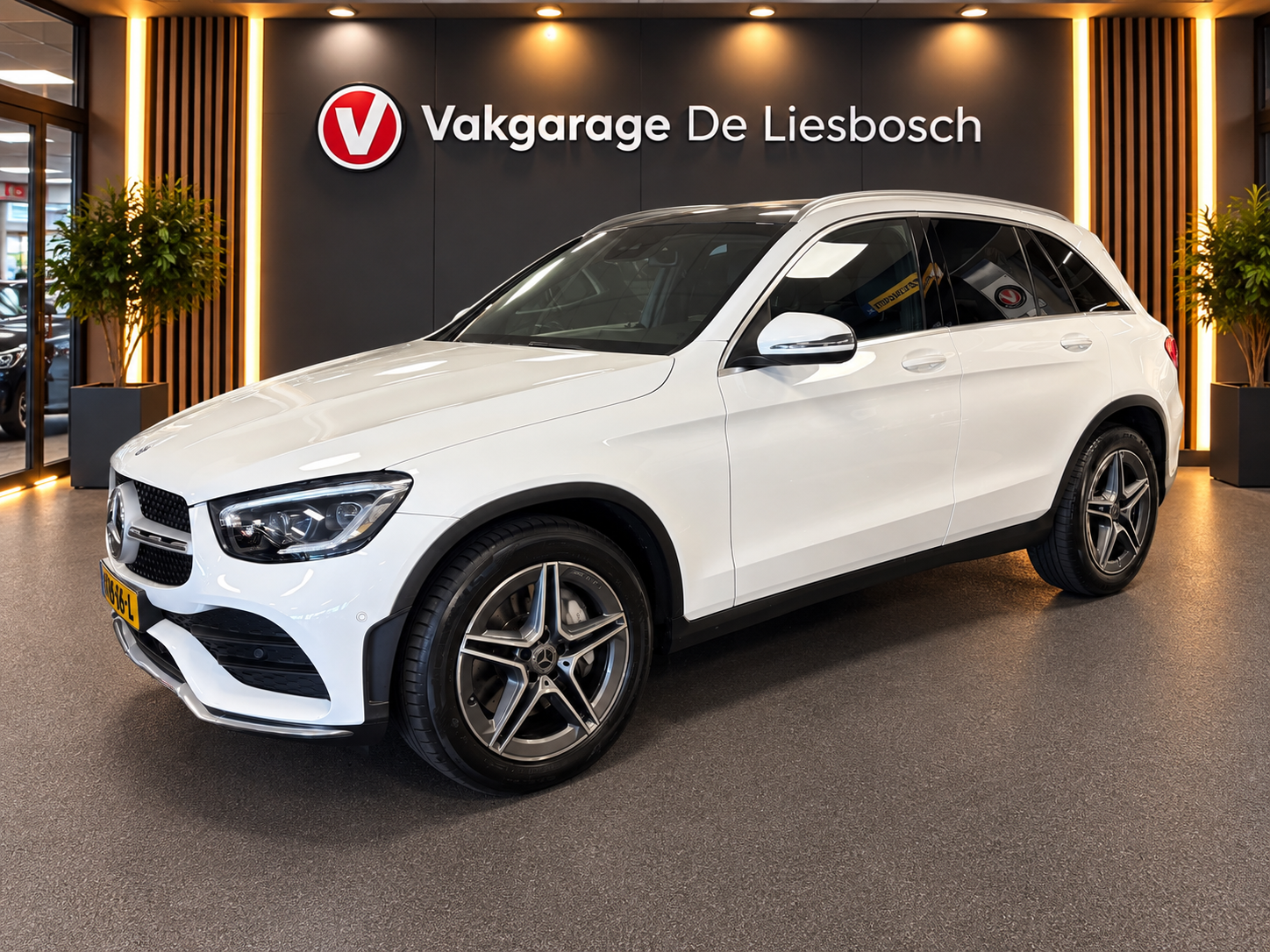 Mercedes-Benz GLC 200 4Matic 200 4MATIC Premium Plus / AMG / pano / navi / camera / sfeer verlichting 2021 - voorkant