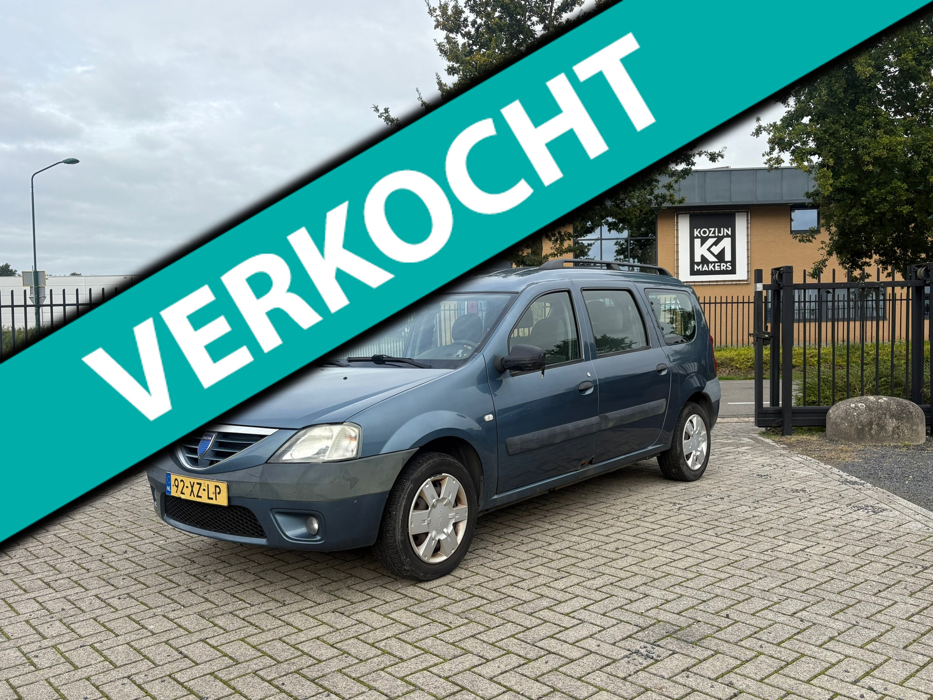 Dacia Logan 1.6-16V Lauréate 7 SEATS | AIRCO 2007 - voorkant