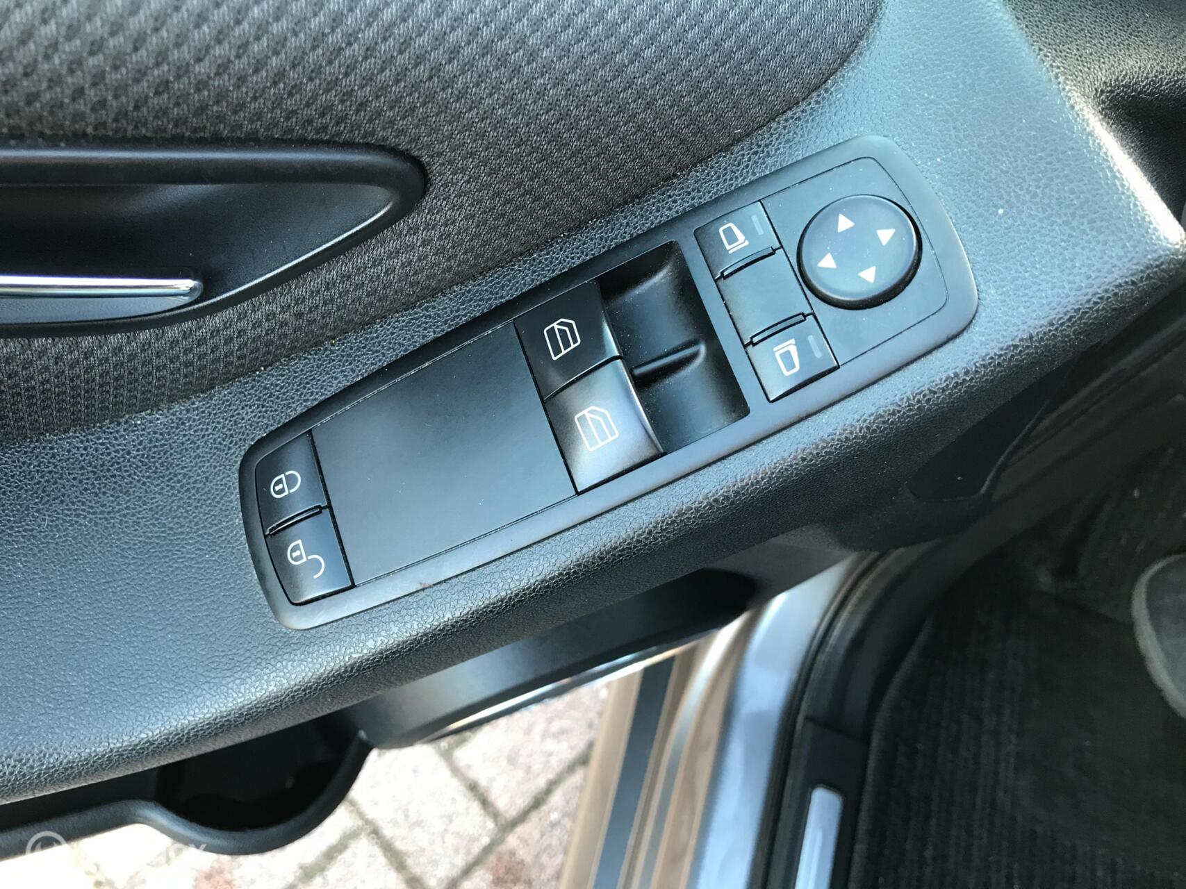 Foto van Mercedes-Benz B 200 Turbo