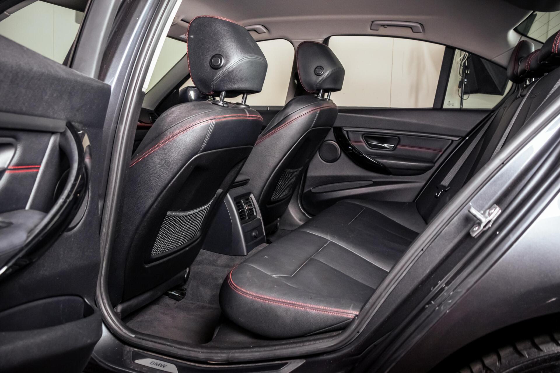 Foto van BMW 320i Ed