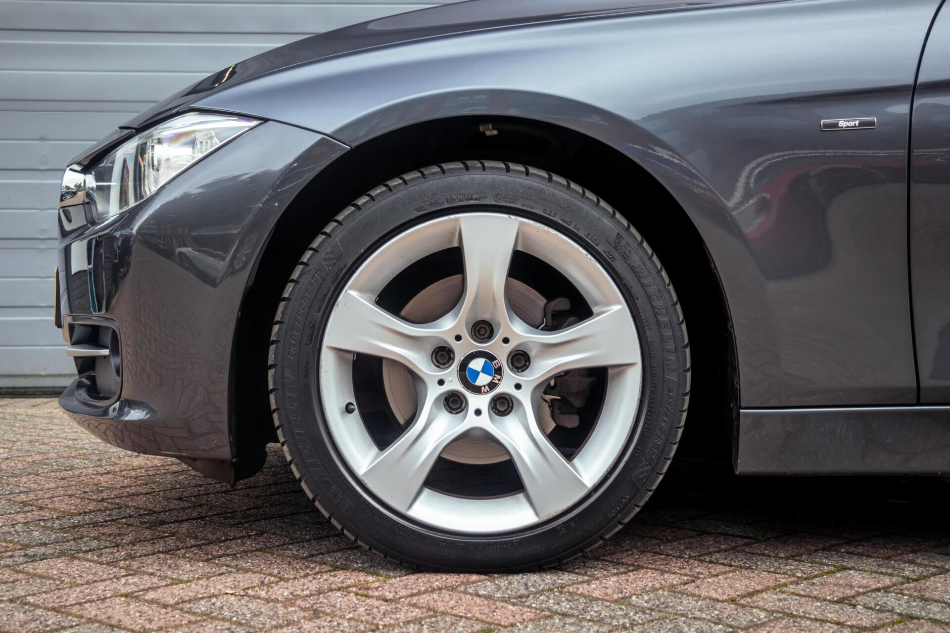 Foto van BMW 320i Ed