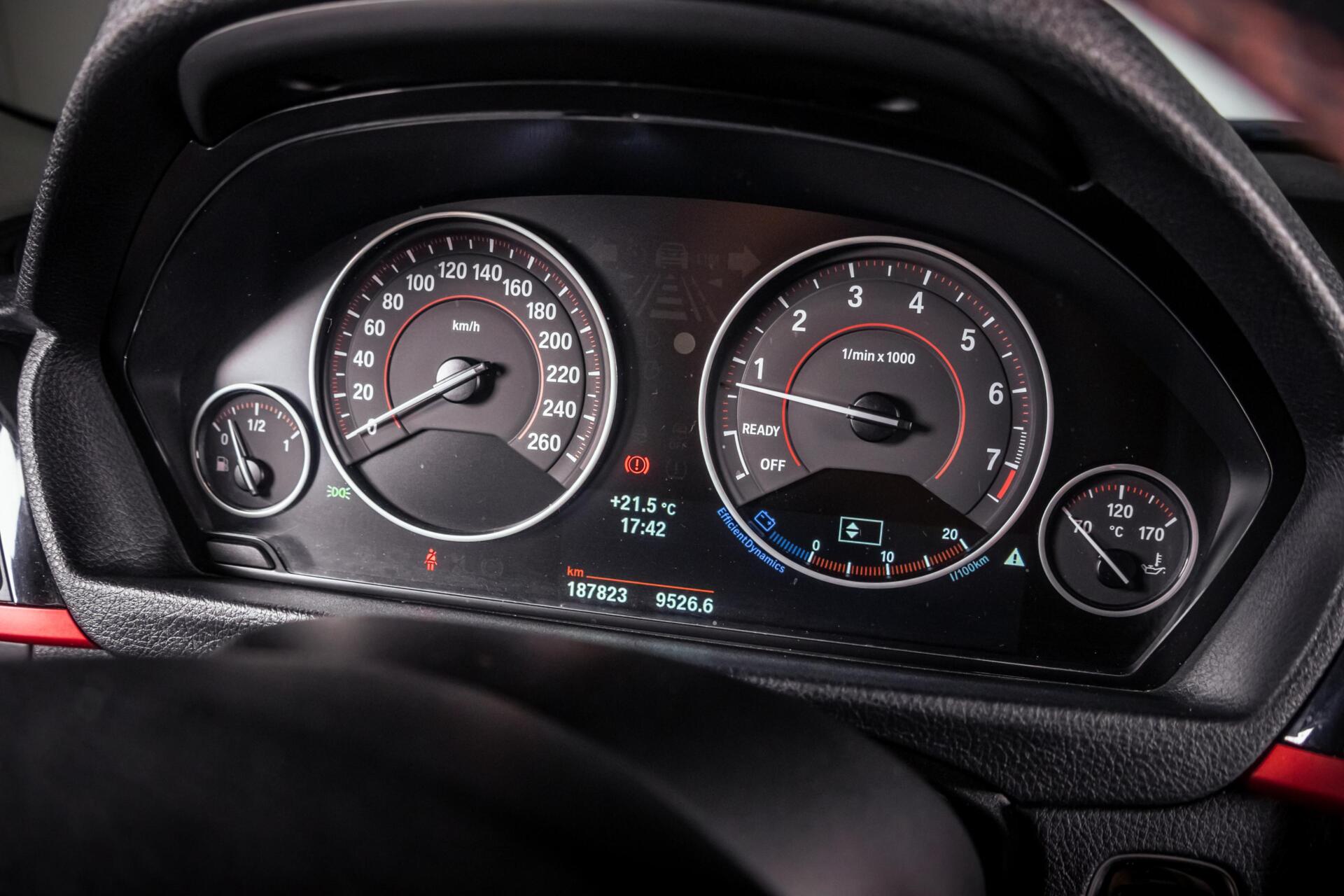 Foto van BMW 320i Ed