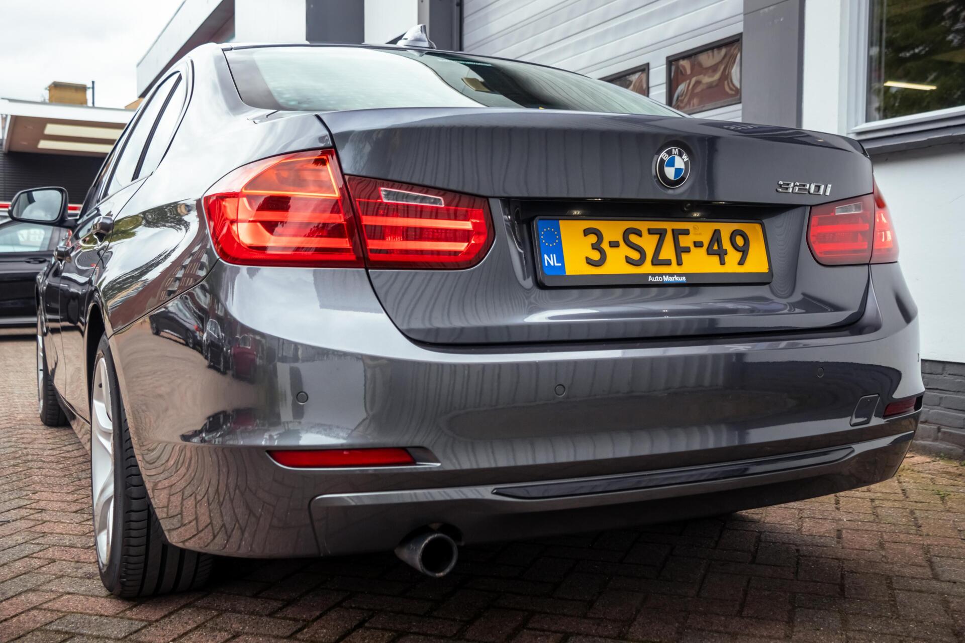 Foto van BMW 320i Ed