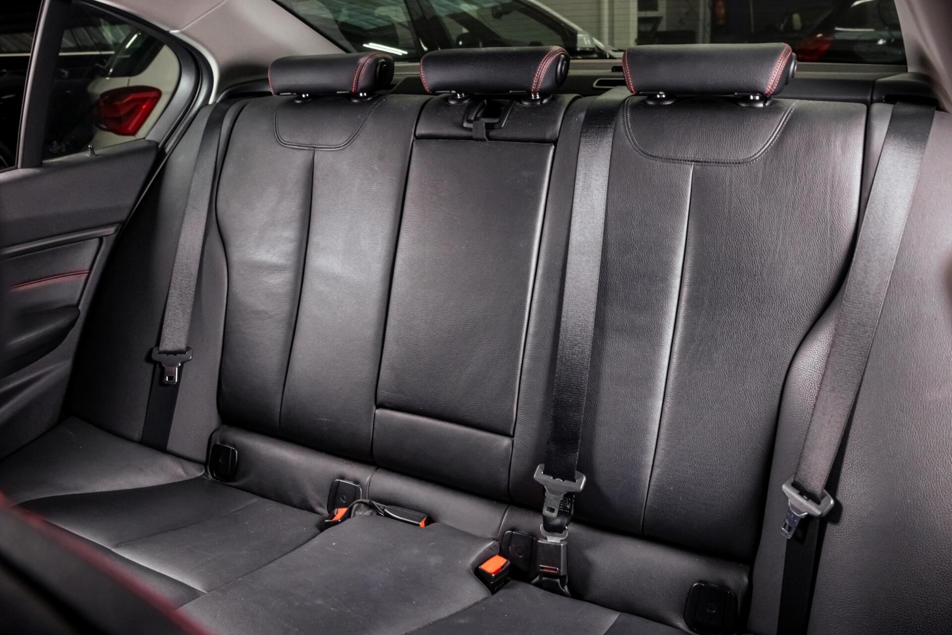 Foto van BMW 320i Ed