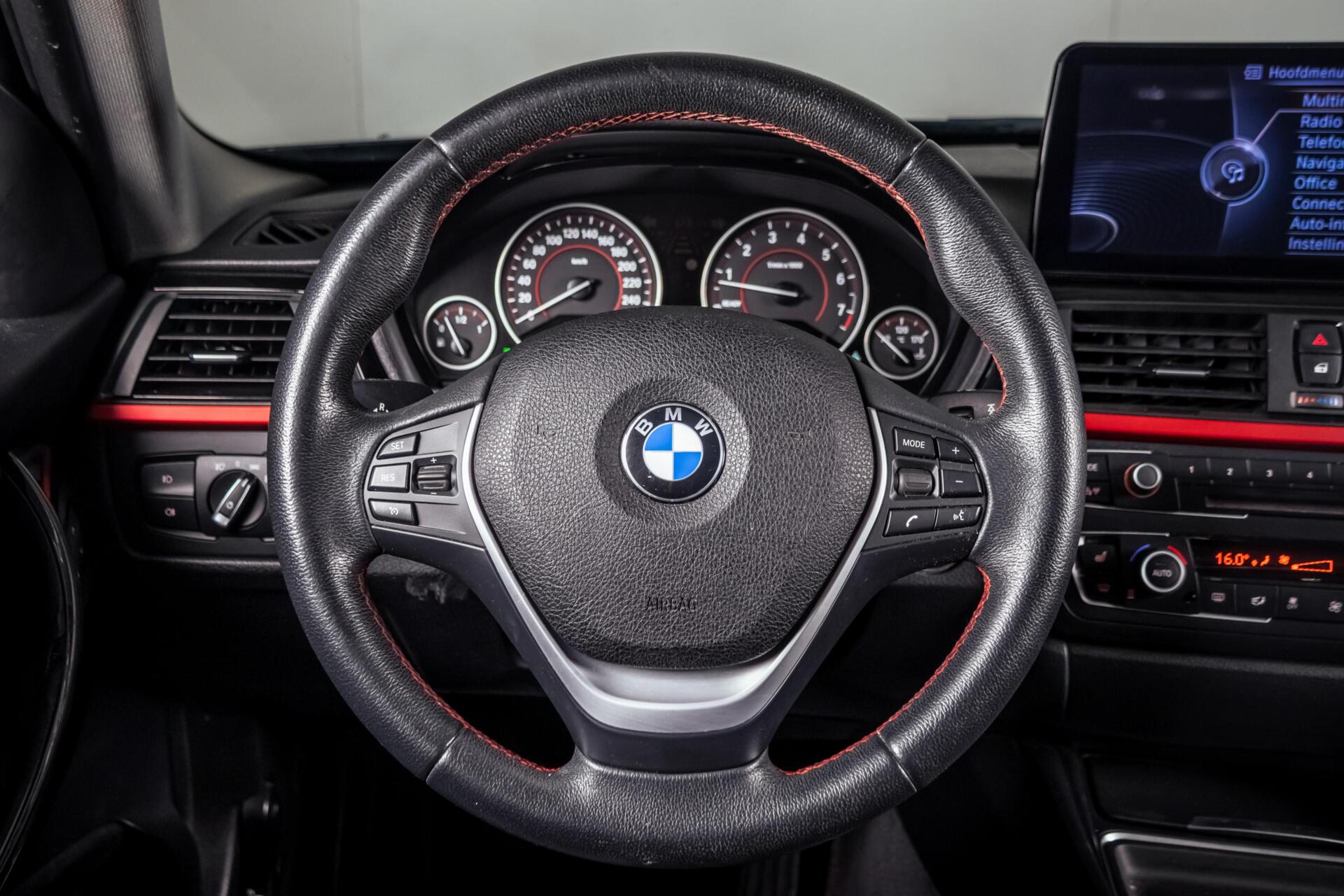 Foto van BMW 320i Ed