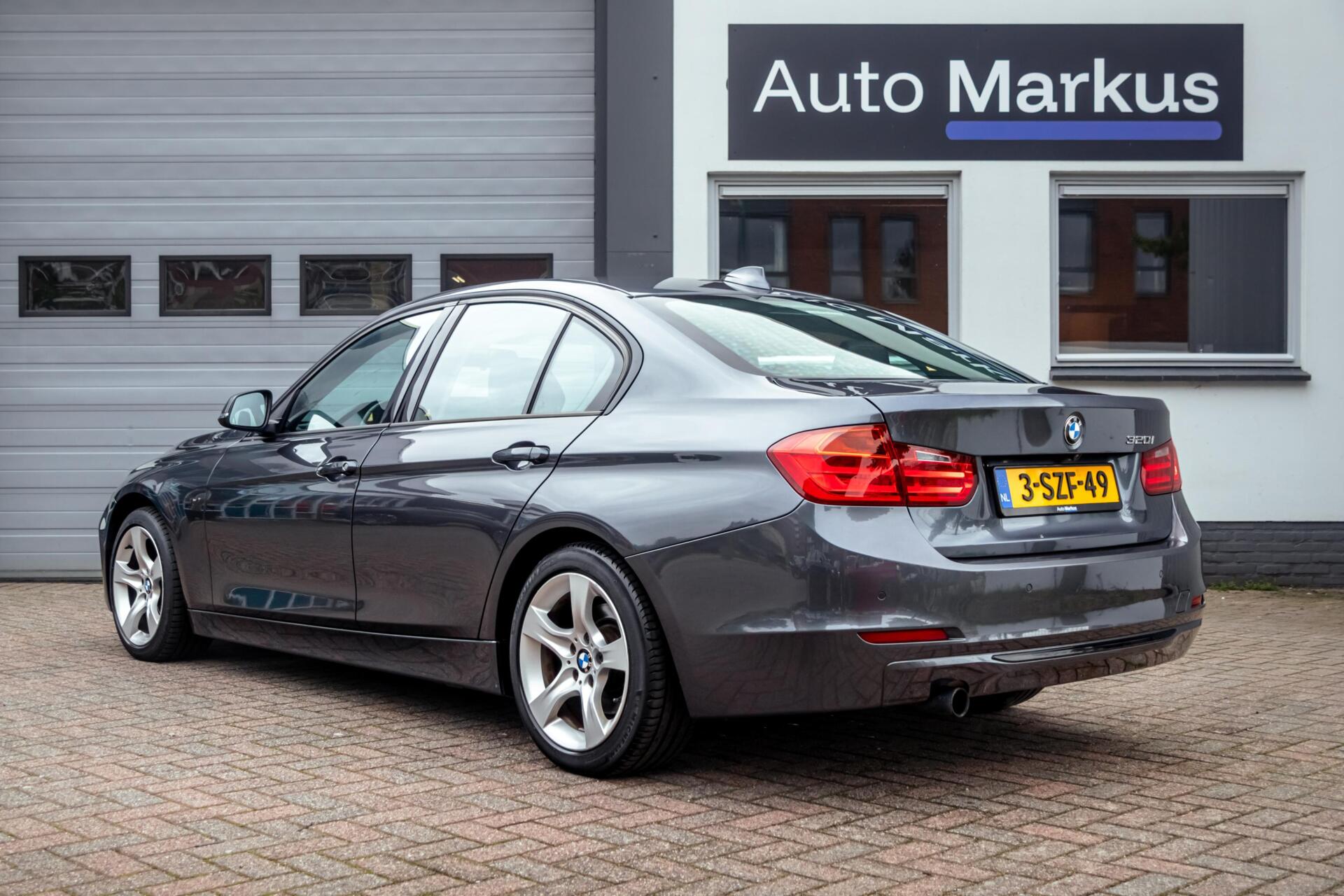 Foto van BMW 320i Ed