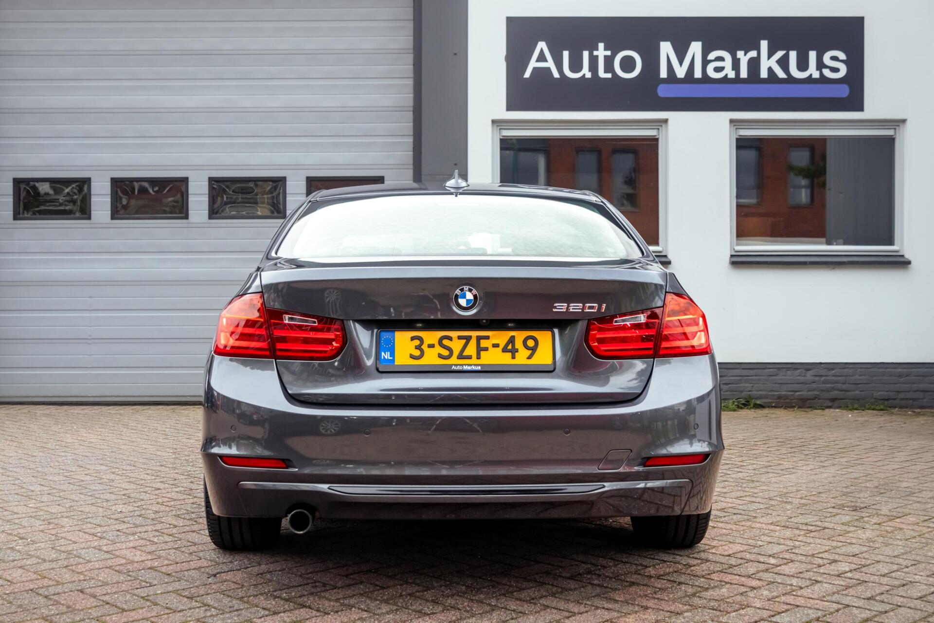 Foto van BMW 320i Ed