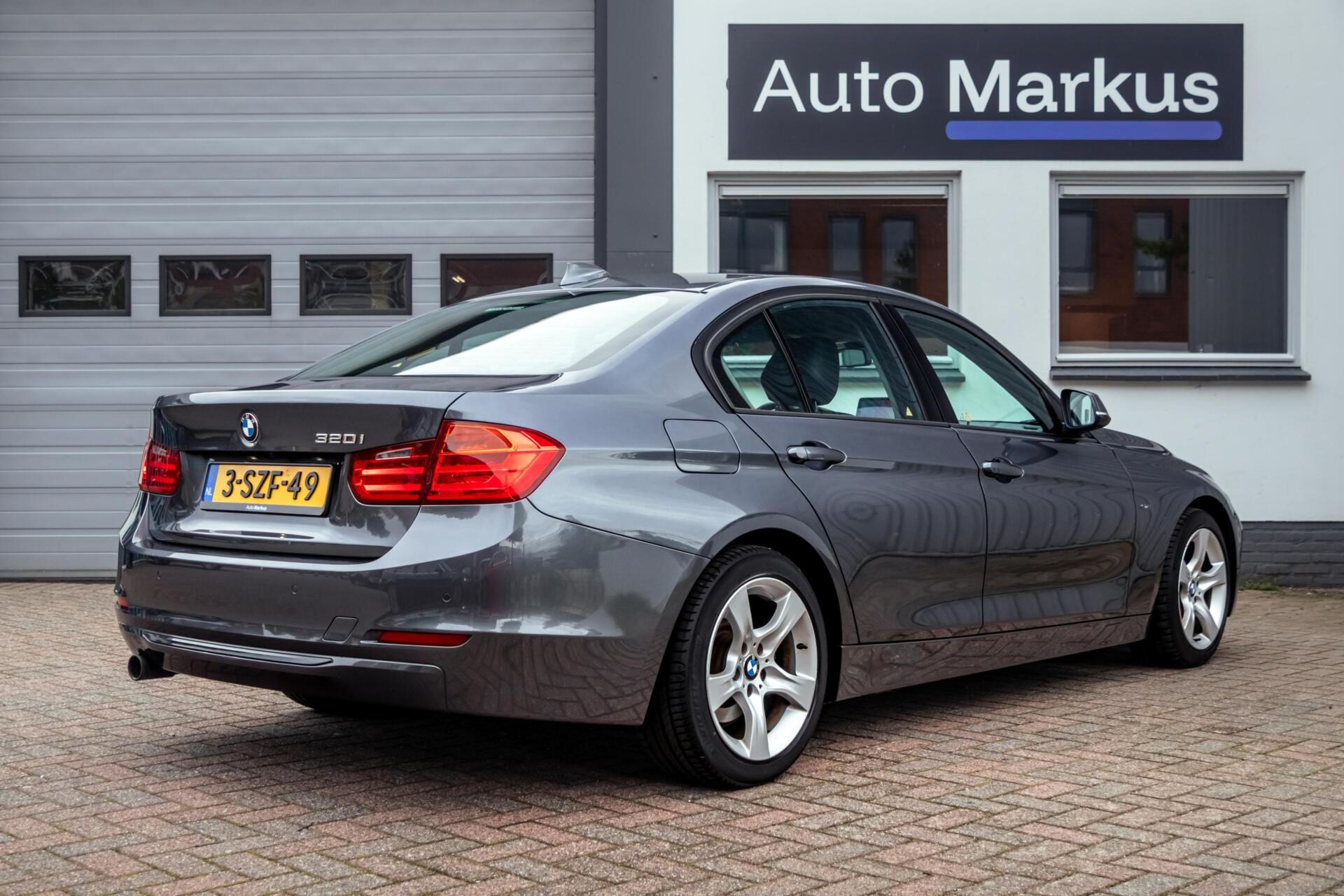 Foto van BMW 320i Ed