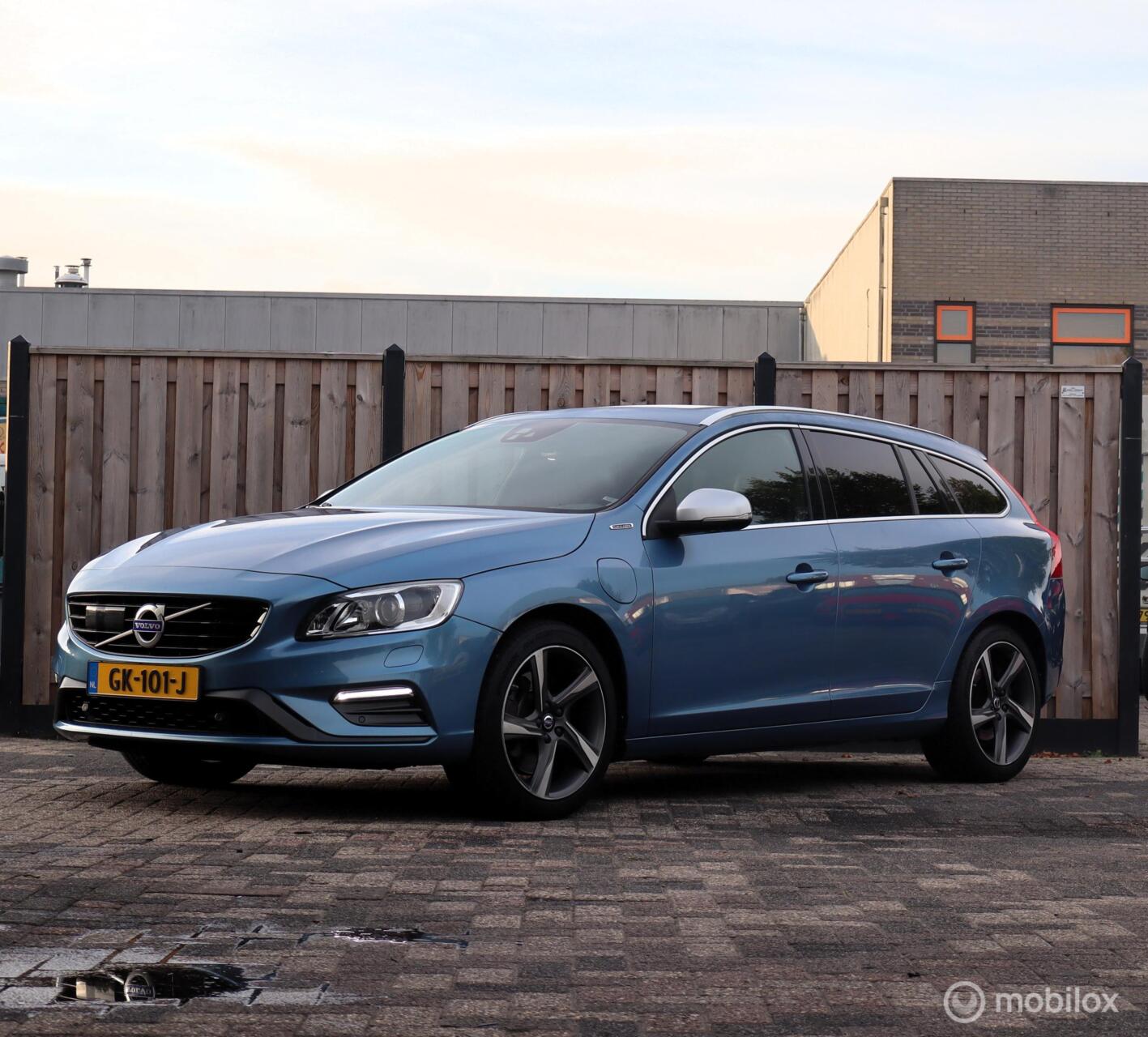 Volvo V60 Twin Engine 2.4 D6 Twin Engine R-Design nieuw distrib 2015 - voorkant