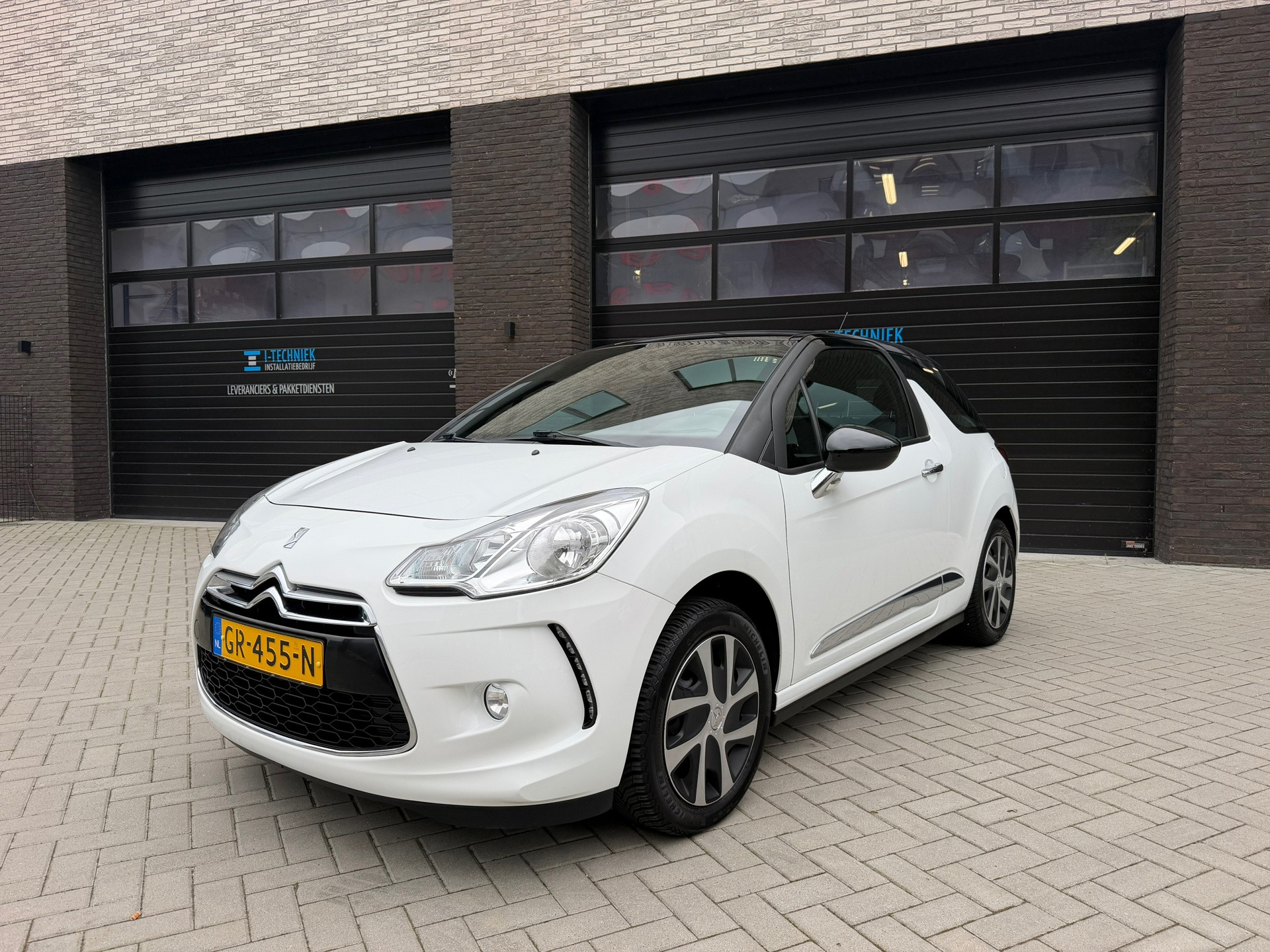 DS 3 1.2 PureTech Chic 2015 - voorkant