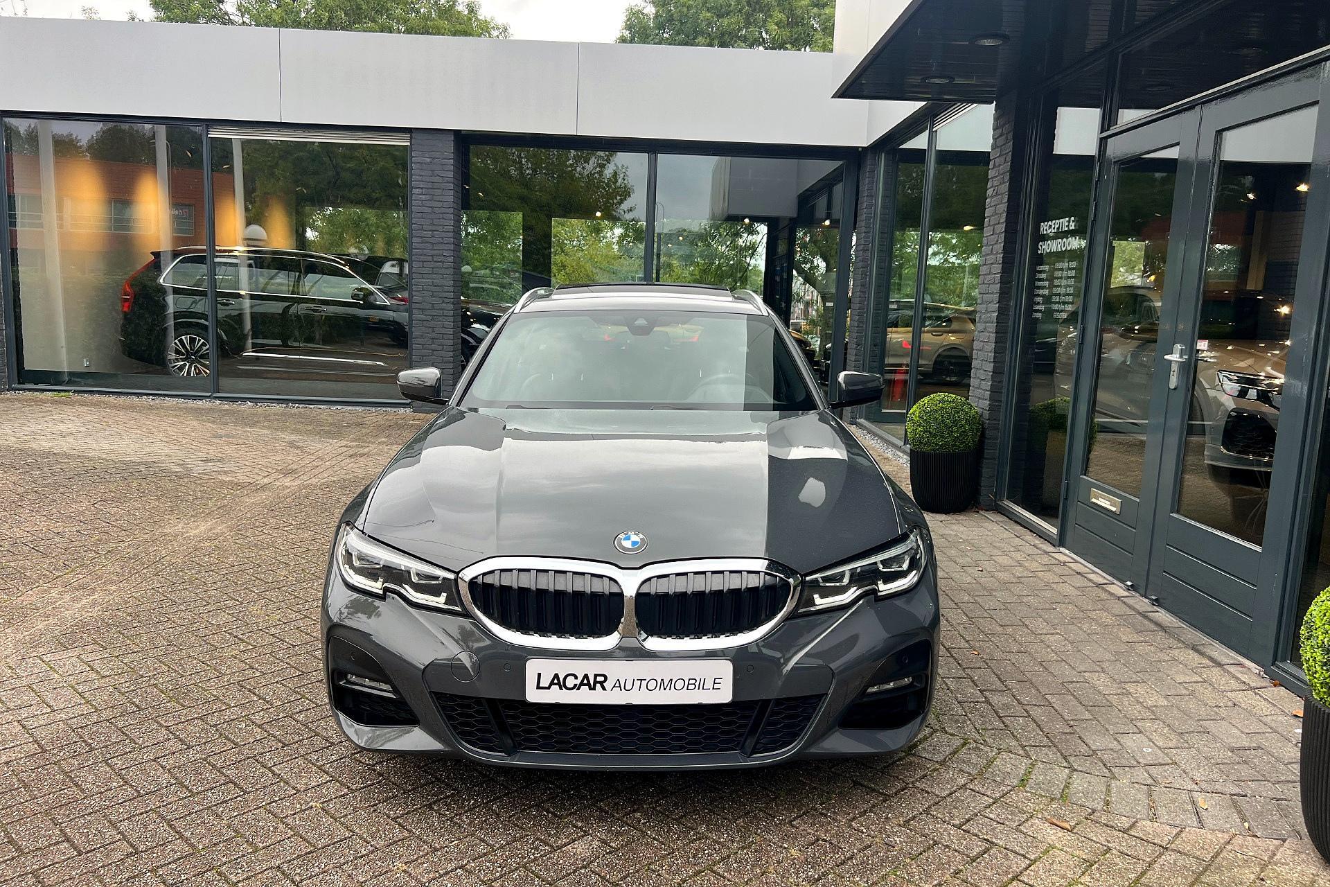 Foto van BMW 330i
