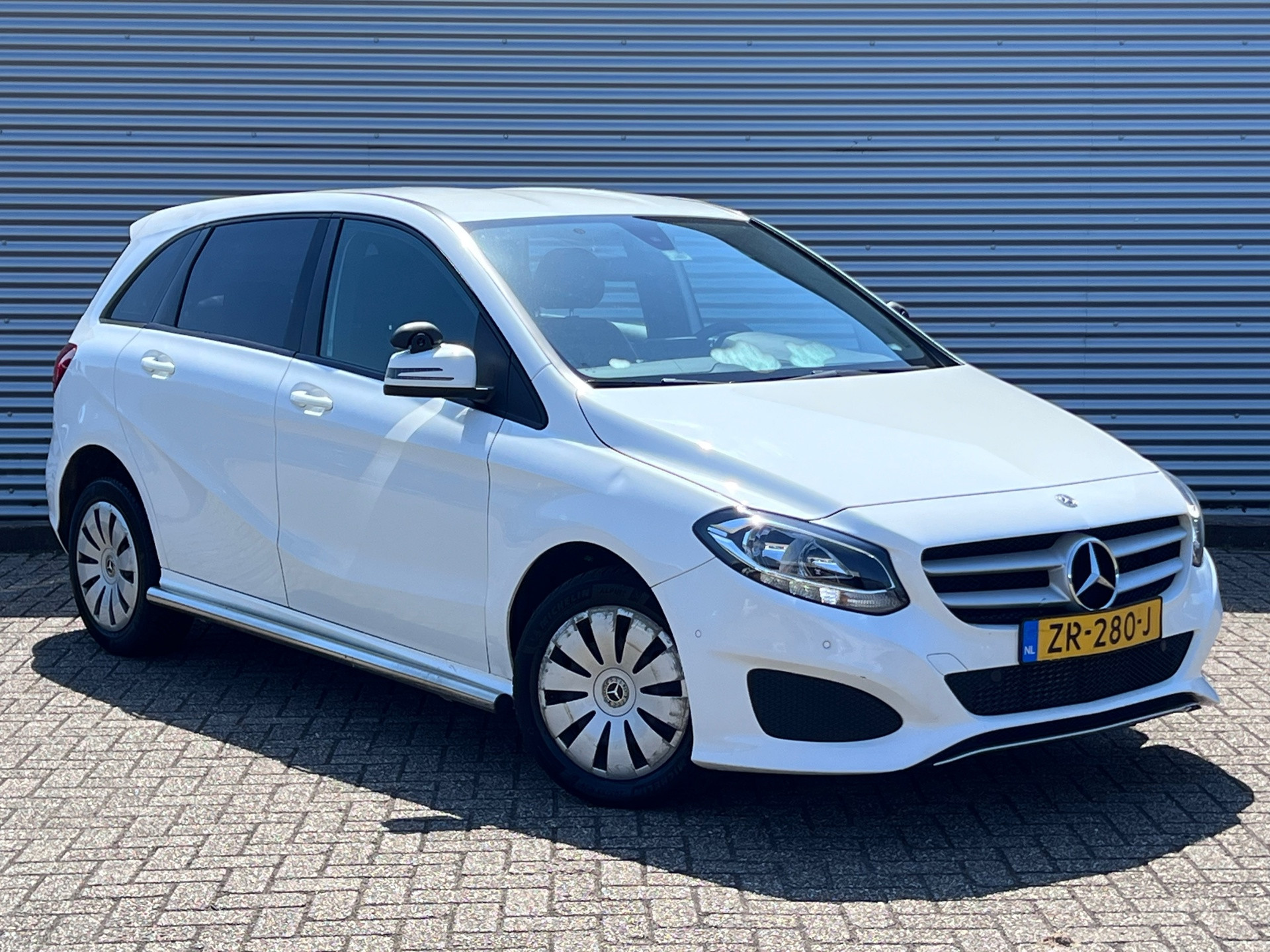 Mercedes-Benz B 220 D 220 d Ambition // AUTOMAAT / AIRCO / EURO 6 / BLUETOOTH / NAP /  1e EIGENAAR | 2020 - voorkant