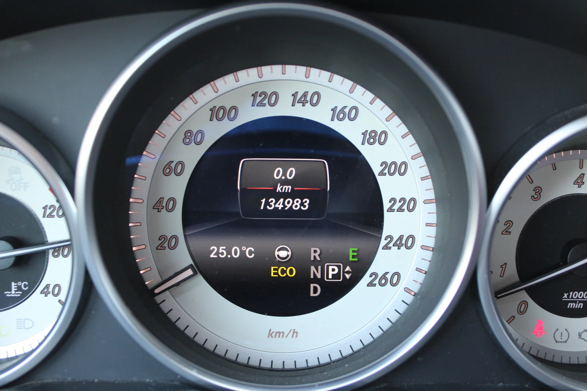 Foto van Mercedes-Benz E 320