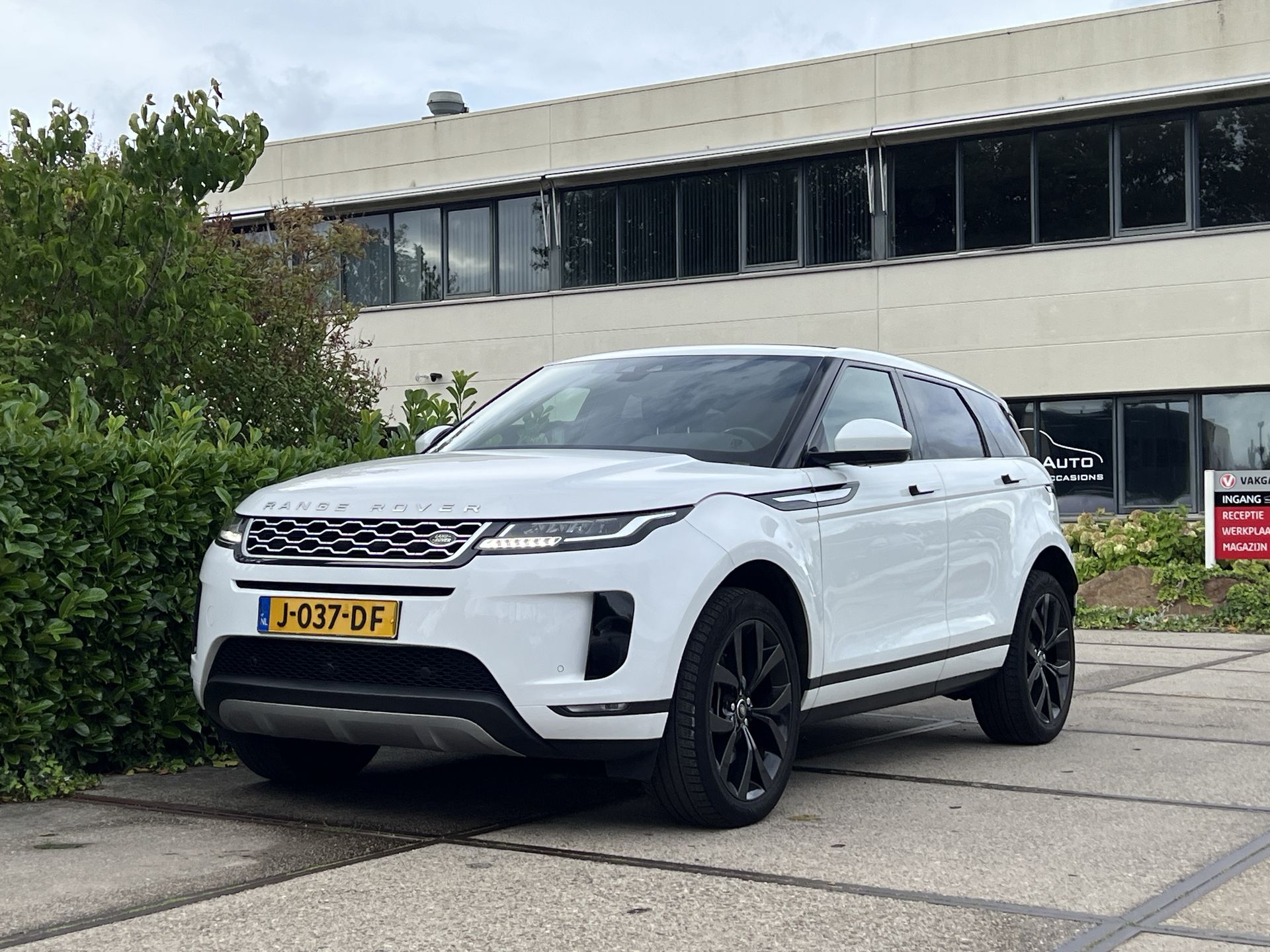 Land Rover Range Rover Evoque 2.0 P200 AWD R-Dynamic Hello Edition 2020 - voorkant