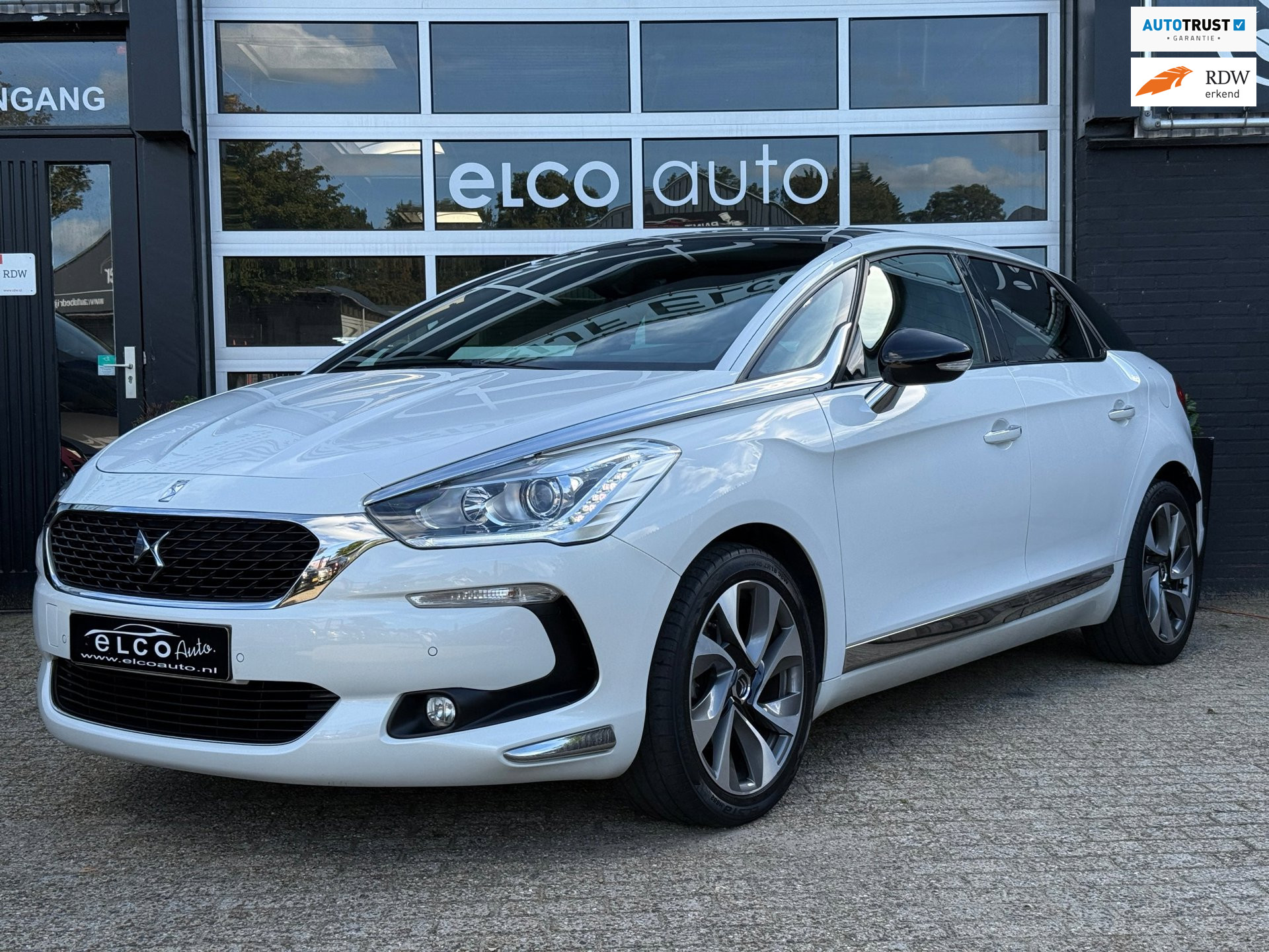 DS DS 5 1.6 165pk Business Executive / Pano / Alcantara 2016 - voorkant