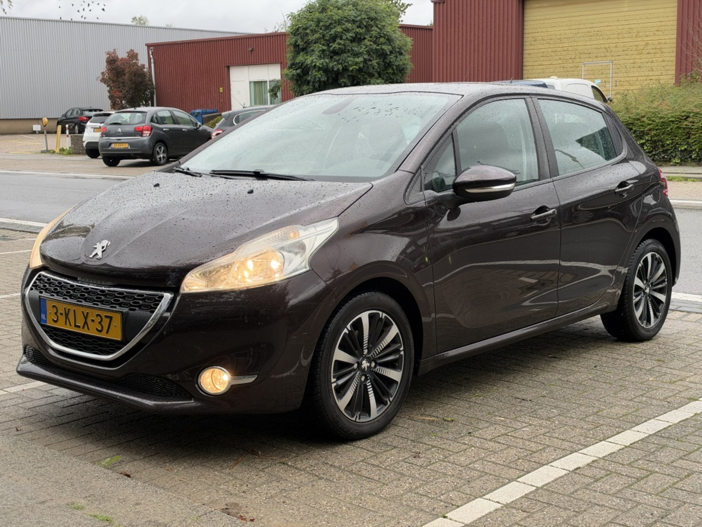 Peugeot 208 1.2 VTi Envy 2013 - voorkant