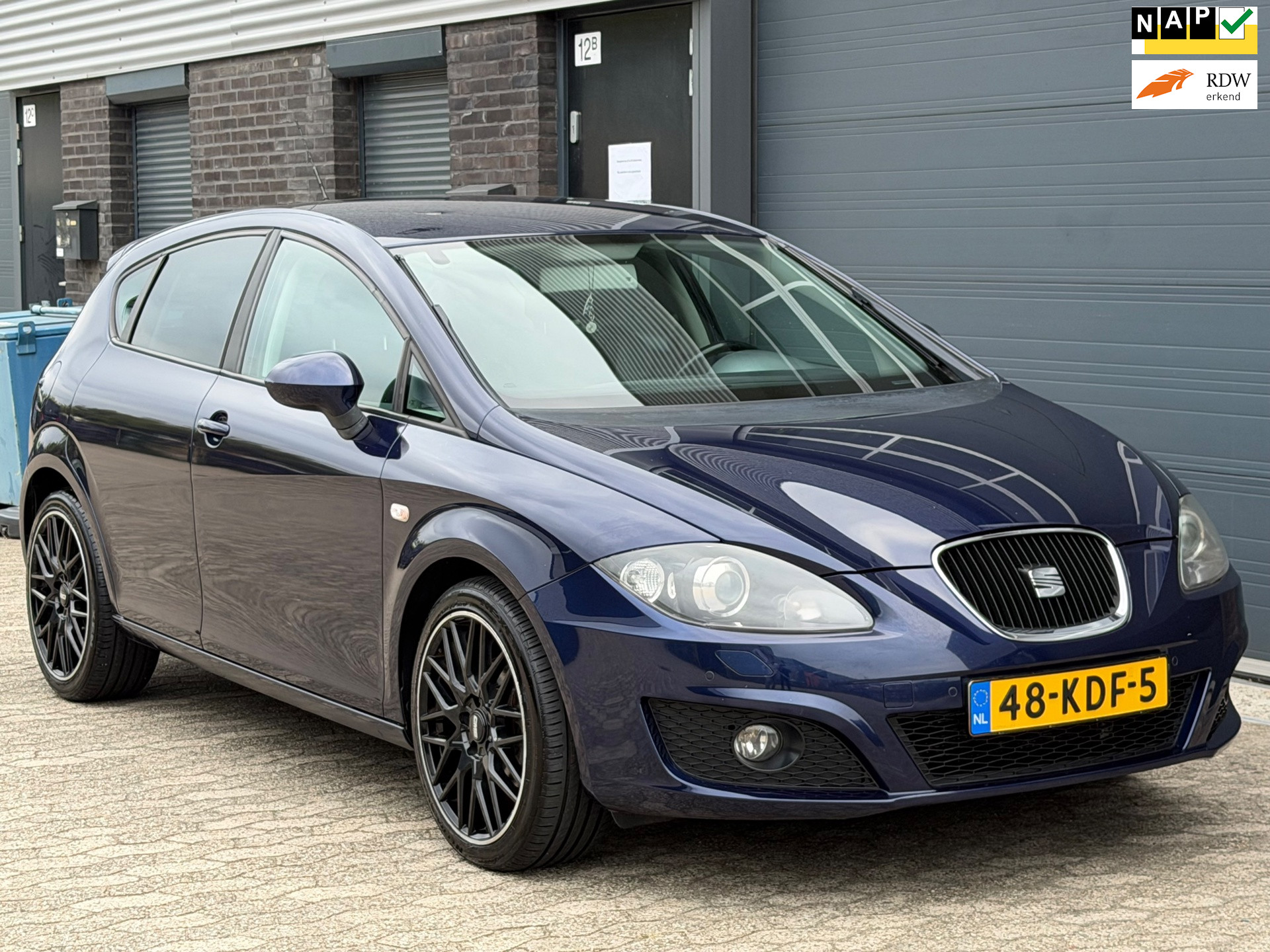 Seat Leon 1.8 TFSI Businessline High LEER NAVI XENON PDC CLIMA TREKHAAK 2009 - voorkant