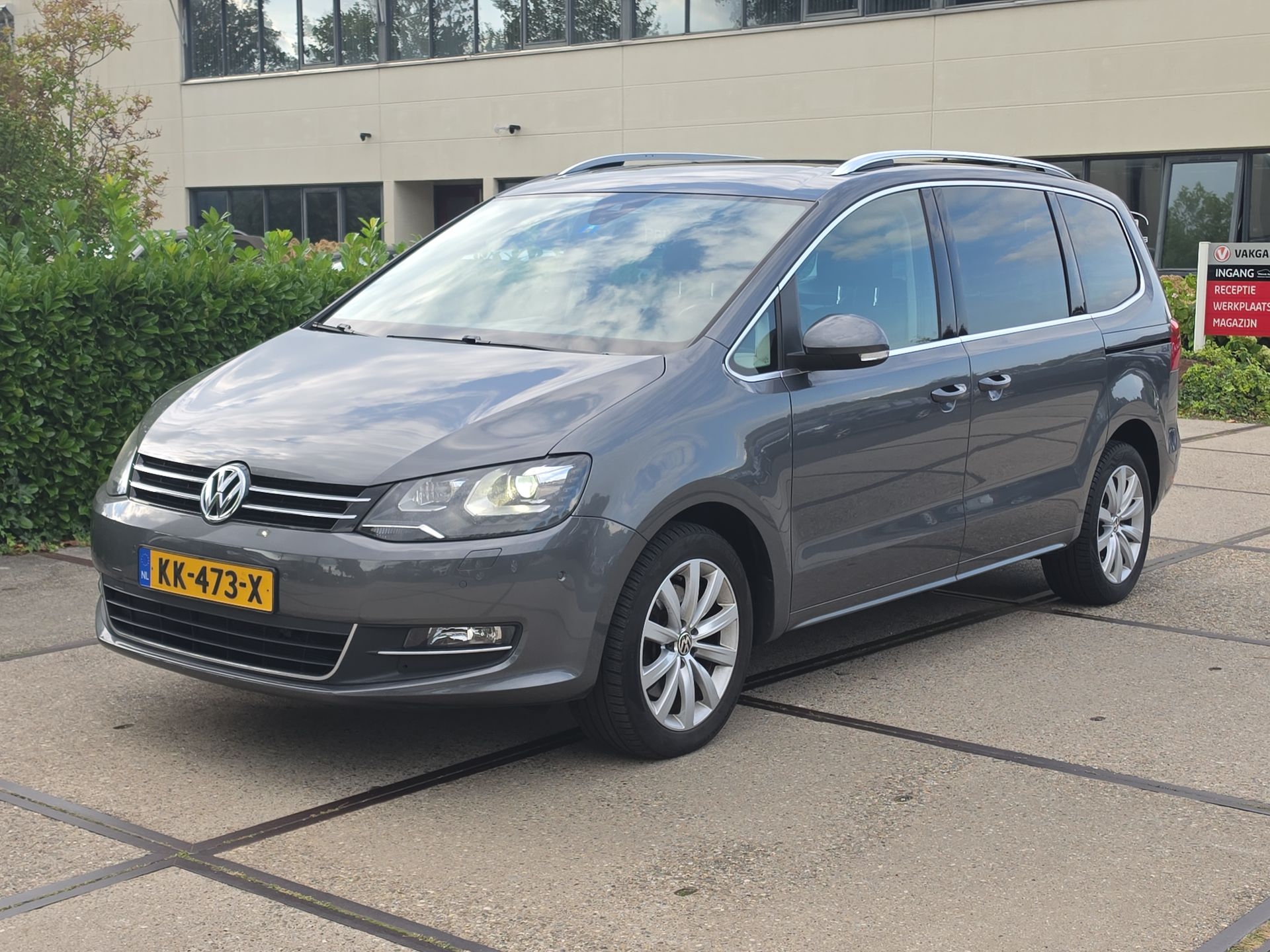 Volkswagen Sharan 2.0 TSI Highline 2012 - voorkant