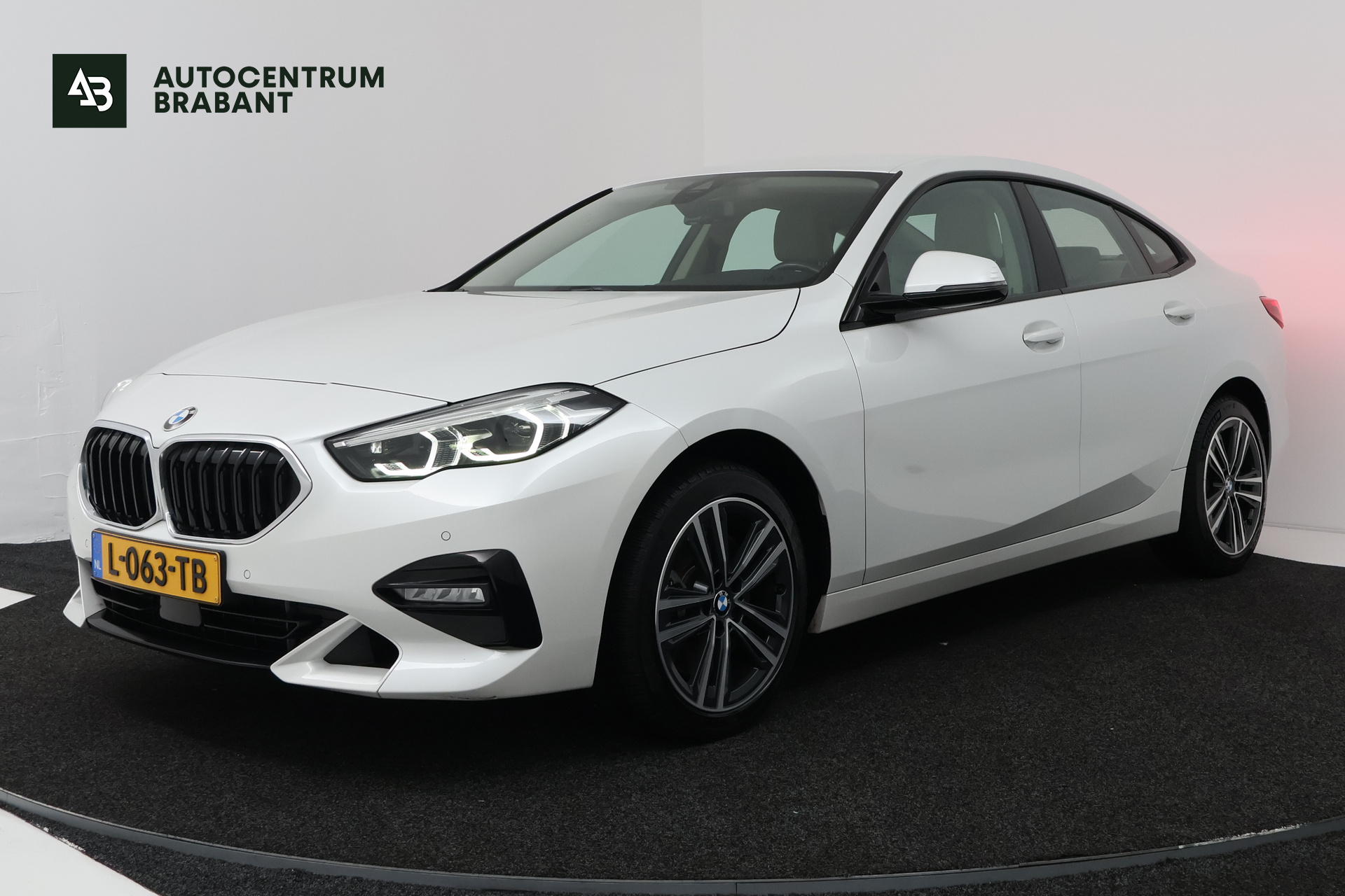 BMW 220i 220i Business Edition (CRUISE CONTROL, NAVIGATIE, SFEERVERLICHTING) 2021 - voorkant