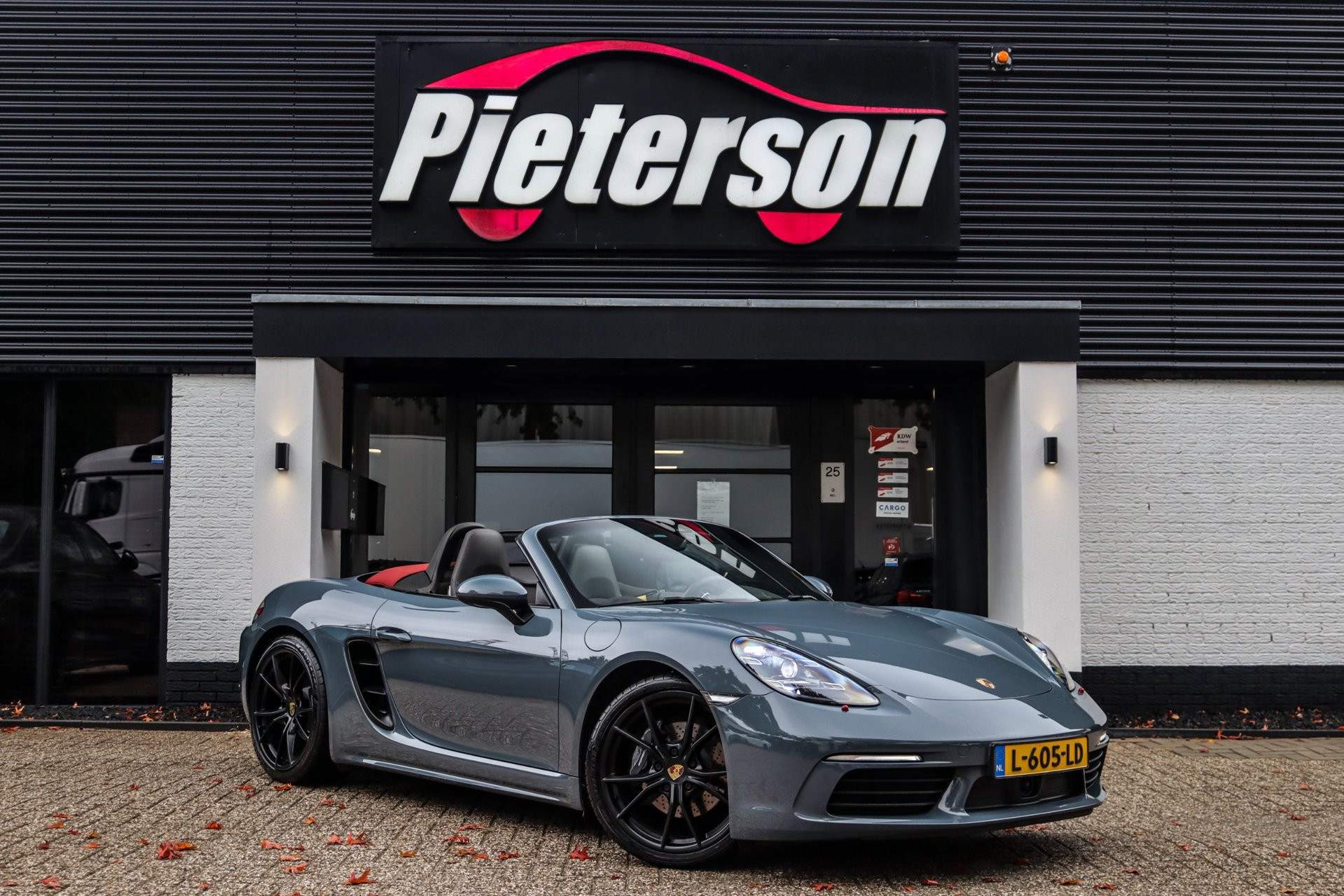 Porsche 718 Boxster 2.0 NIEUWSTAAT! SPORT CHRONO PDLS ACC 2017 - voorkant