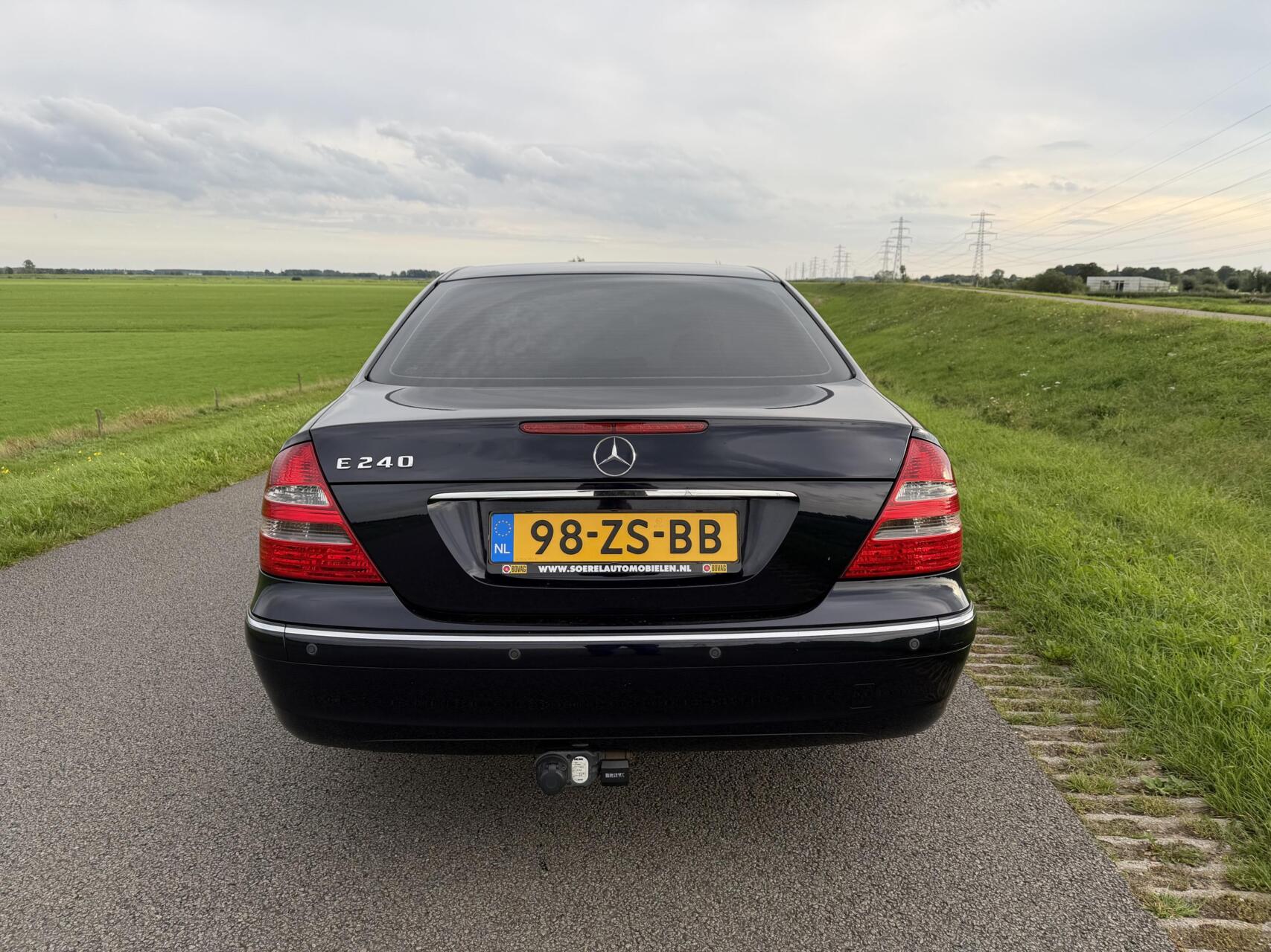 Foto van Mercedes-Benz E 240