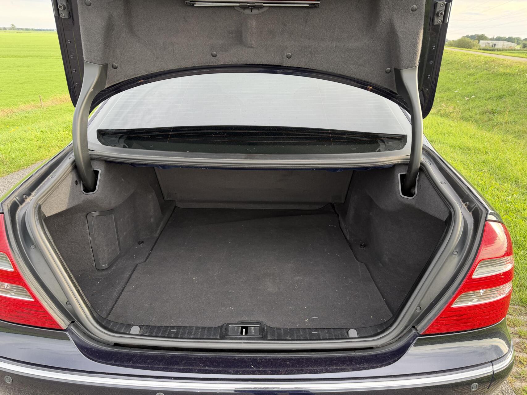 Foto van Mercedes-Benz E 240